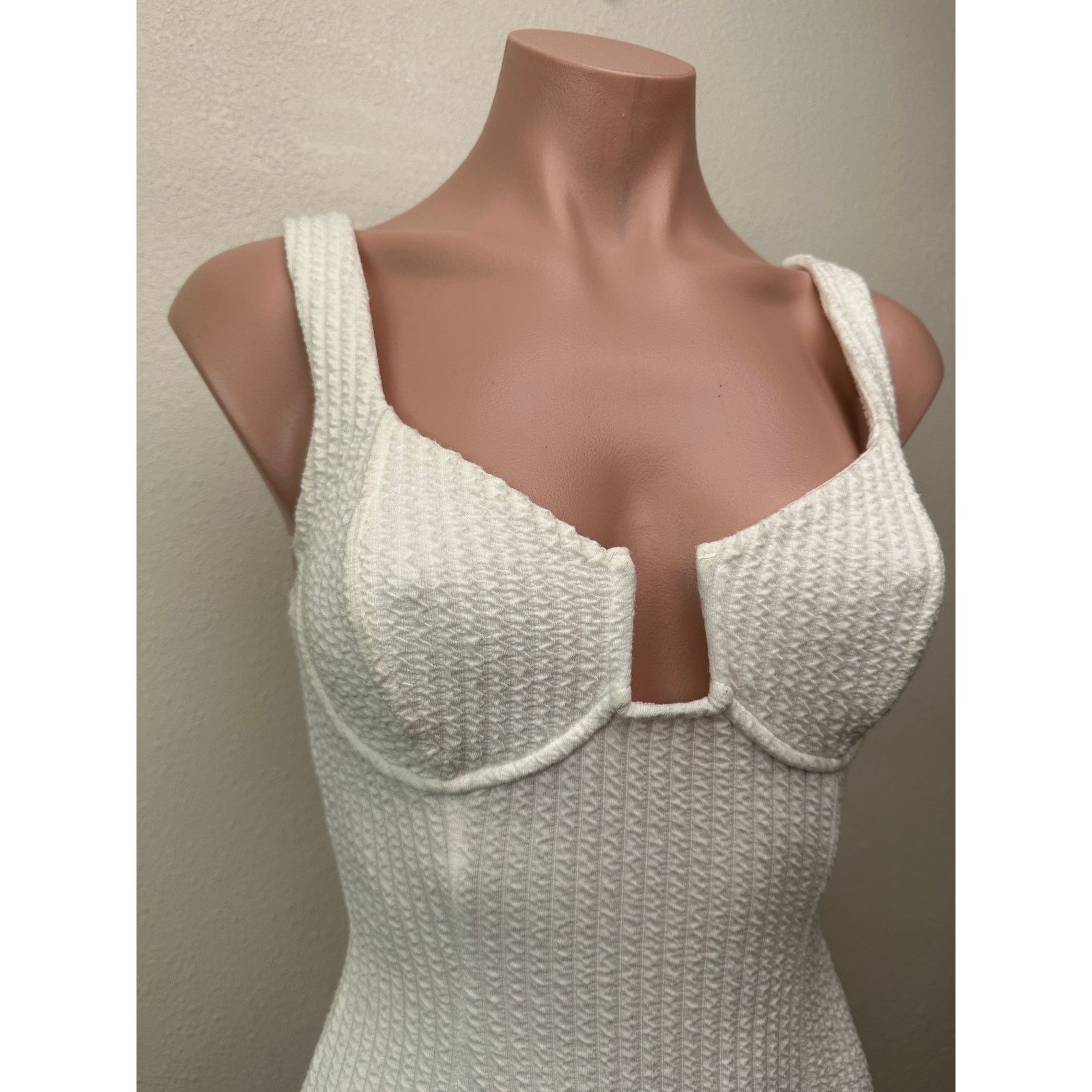 ASTR The Label ASTR The Label Off White Textured Seersucker Bodysuit XS Size XS / US 0-2 / IT 36-38 - 3 Thumbnail