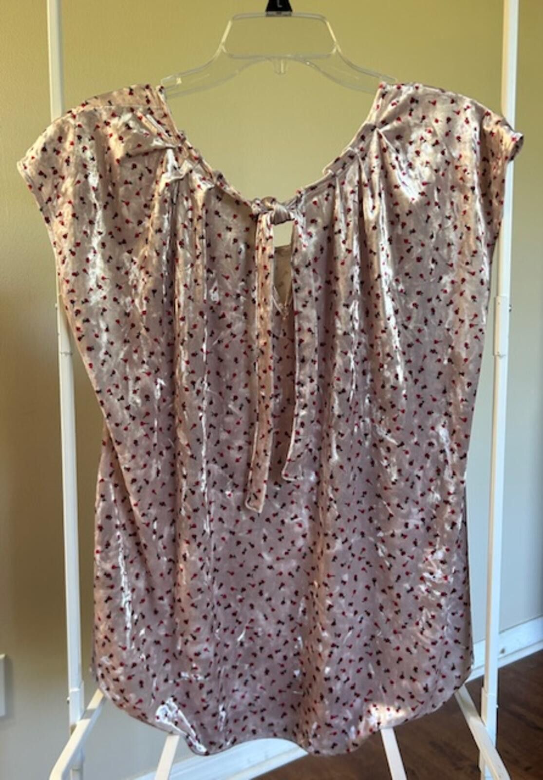 Unknown London Light Pink Satin Floral Cap Sleeve Lauren Conrad Blouse L Size L / US 10 / IT 46 - 2 Thumbnail