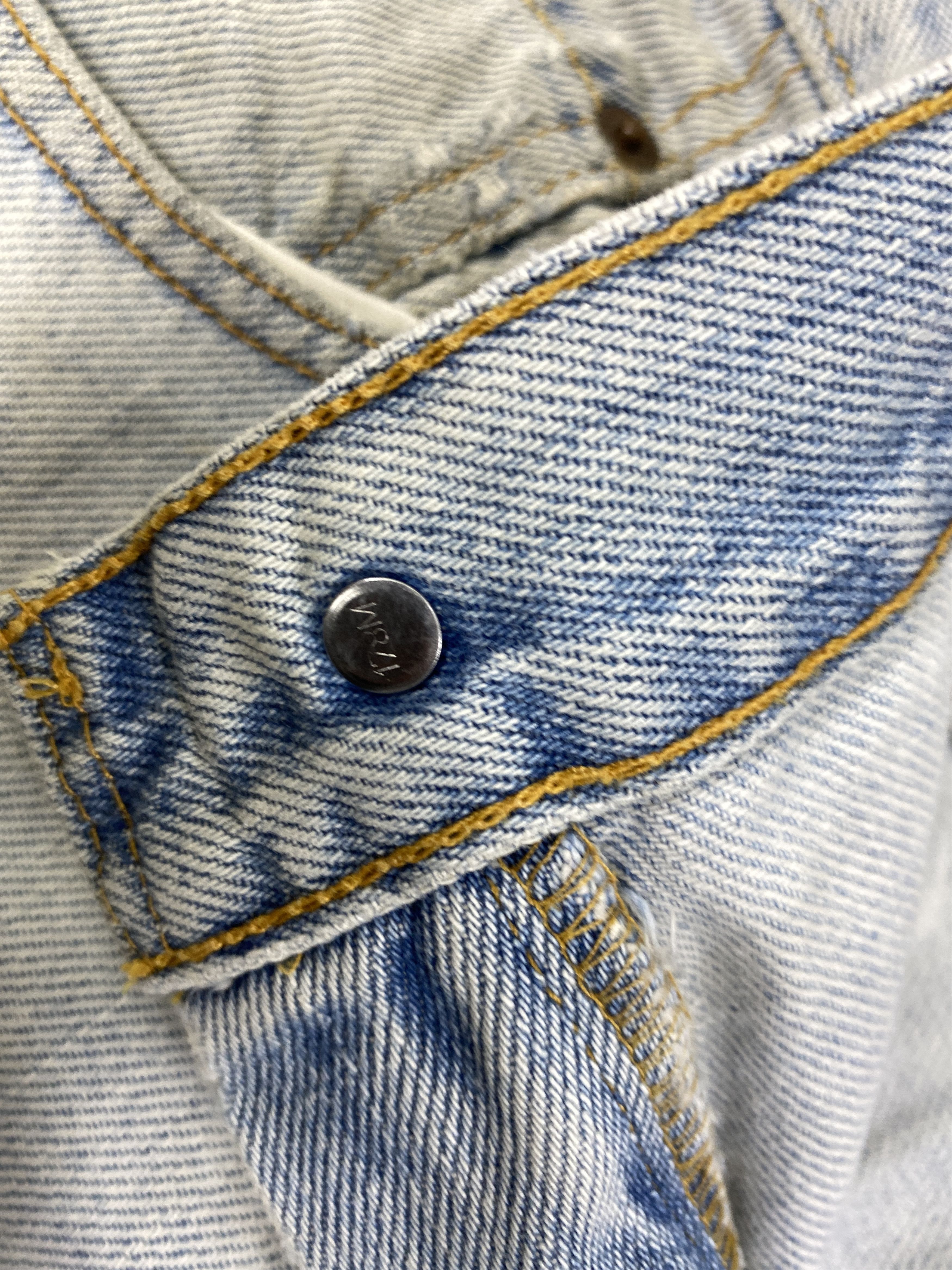 Levi's Light Wash Vintage Levi's 560 Jeans 35x32 Denim -JN1024 Size US 35 - 7 Thumbnail