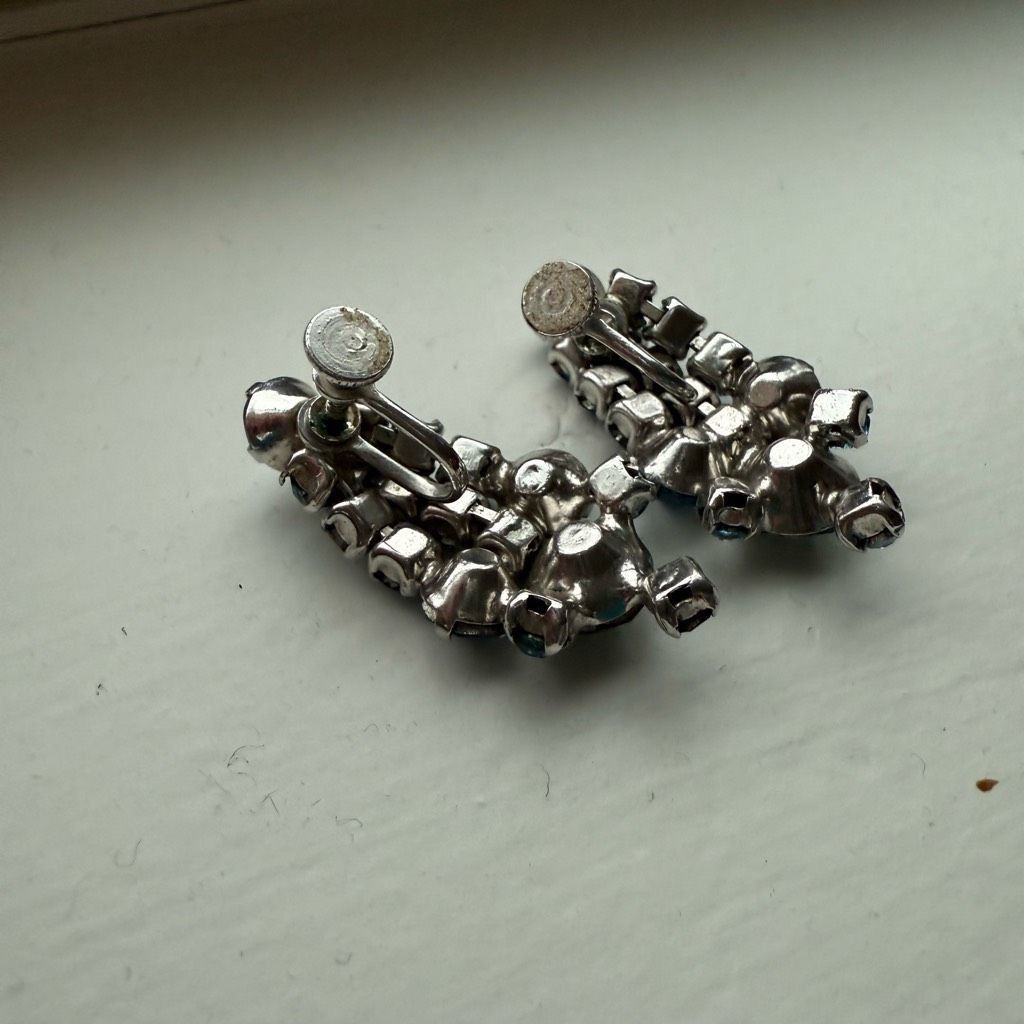 Vintage Vintage Ice Baby Blue Rhinestone Screw Back Earrings Silver Size ONE SIZE - 7 Thumbnail