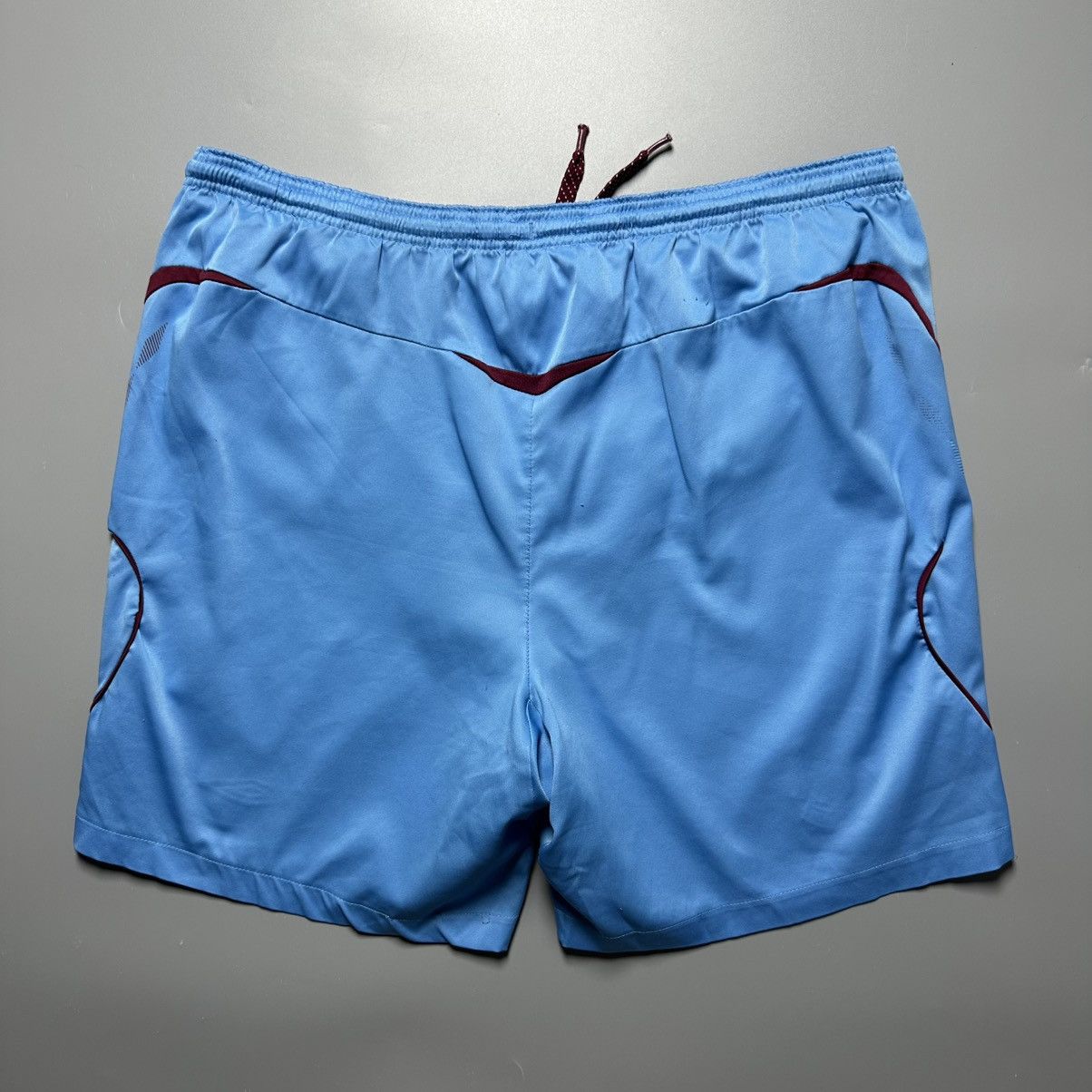 Umbro WEST HAM UMBRO 2008/2009 FOOTBALL HOME SHORTS #12 CARLTON Size US 41 - 7 Thumbnail