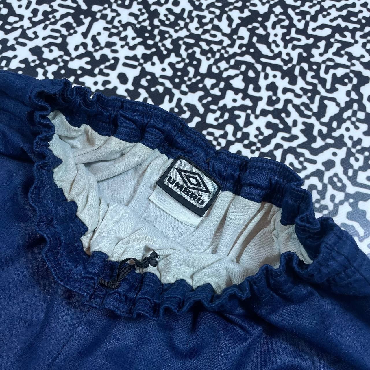 Umbro Vintage 90s Umbro Monogram Casual Sport Retro Shorts Size US 36 / EU 52 - 15 Thumbnail