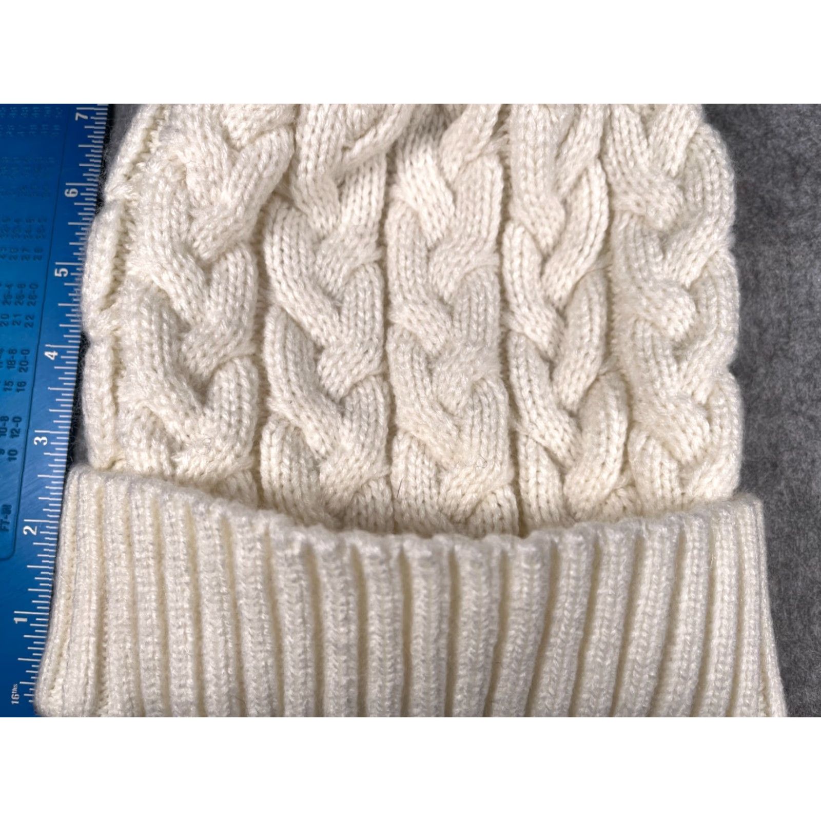 Vintage Beanie Toque Womens One Size White Cable Knit Acrylic Faux Fur Pom Ski Outdoors Size ONE SIZE - 2 Thumbnail