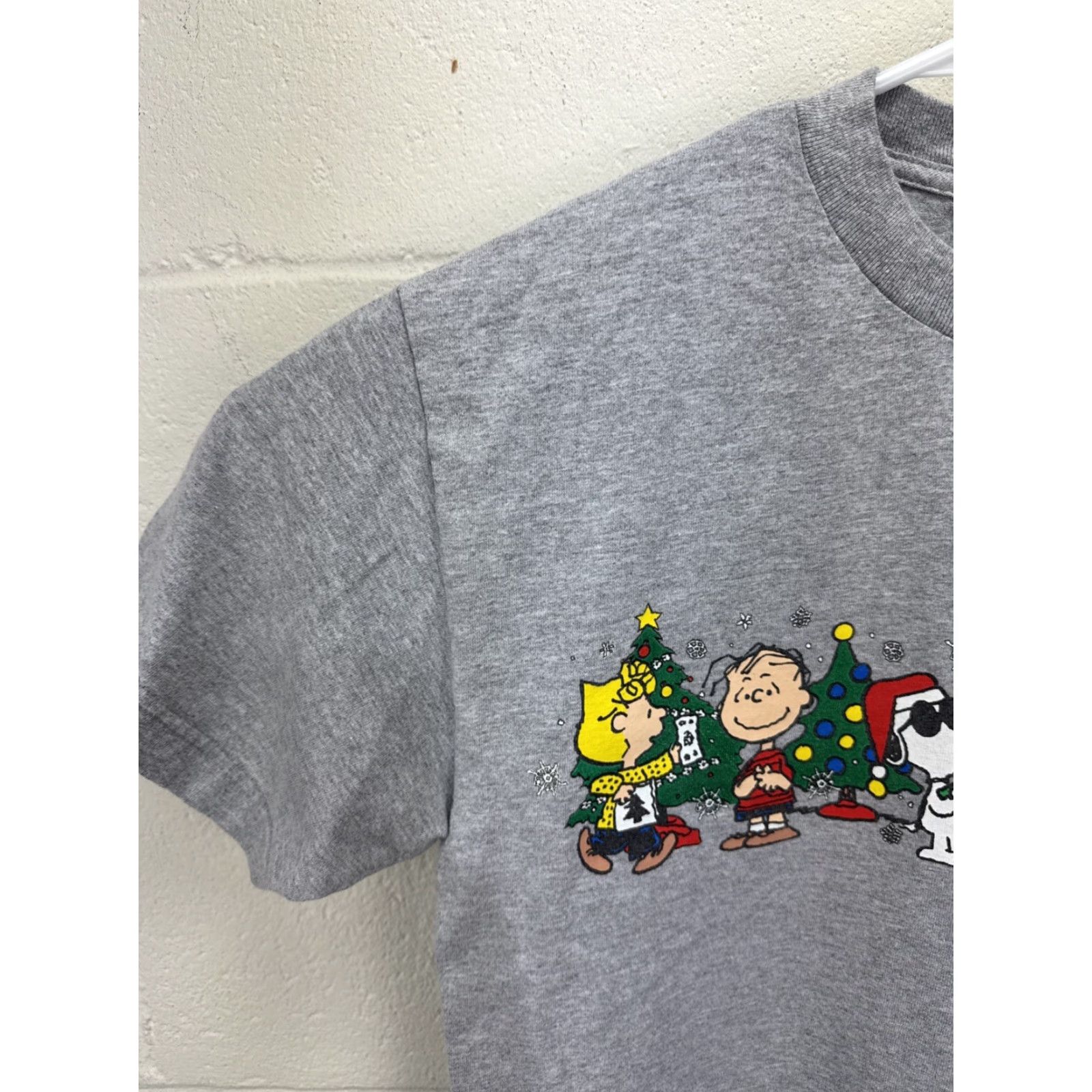 Peanuts VINTAGE Peanuts Christmas Shirt Mens Medium Cartoon Graphic T-Shirt Gray 2000s Holiday Snoopy Size US M / EU 48-50 / 2 - 6 Thumbnail