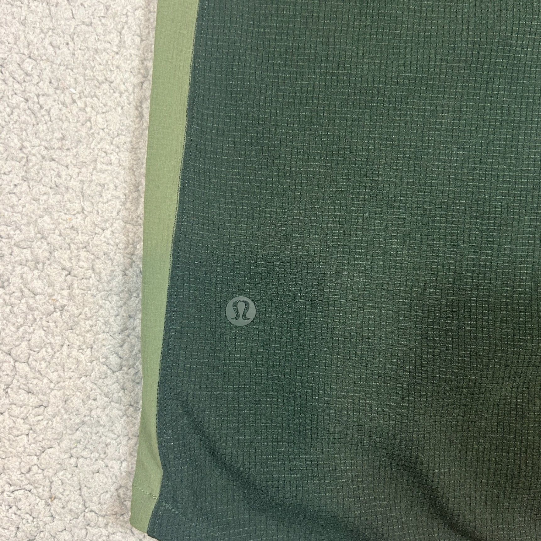 Lululemon Lululemon Double Pocket LS Overshirt Button-Up Twill Green Size L Men Ready for Cold Weather? No, 100% Authentic USA Seller! Size US L / EU 52-54 / 3 - 5 Thumbnail