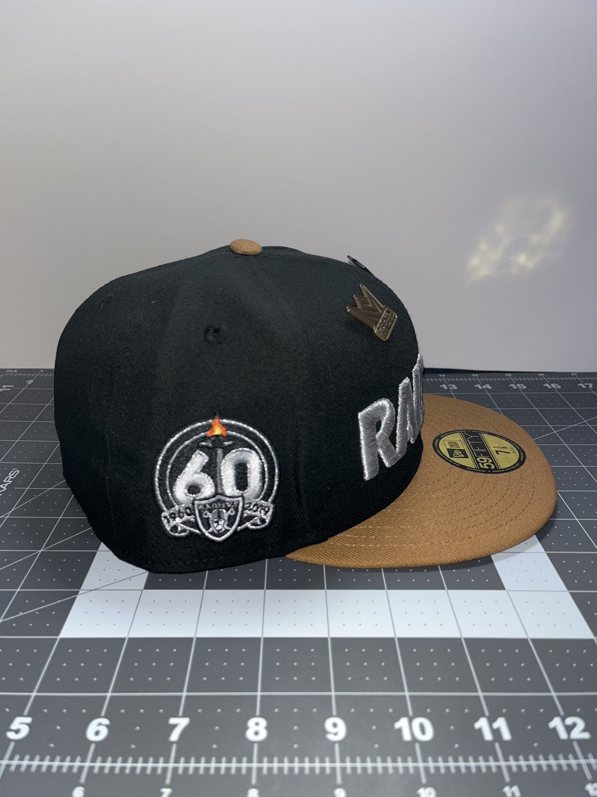 New Era Las Vegas Raiders 7 3/8 59FIFTY Black Two tone Size ONE SIZE - 4 Thumbnail