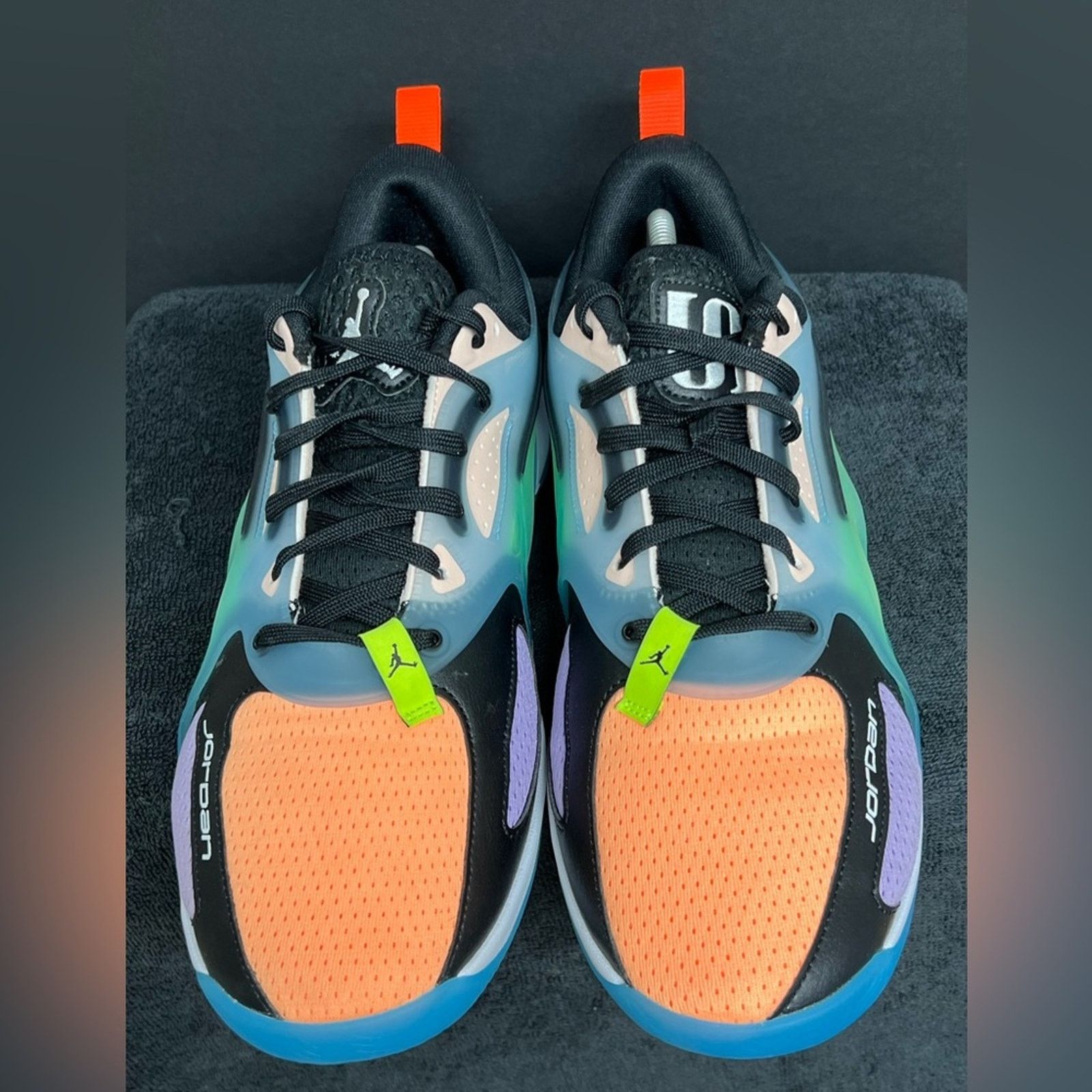 Jordan Brand Nike WMMNS Jordan Heir PF Black Women 12.5 Men 11 WORN ONCE Size US 11 / EU 44 - 6 Thumbnail
