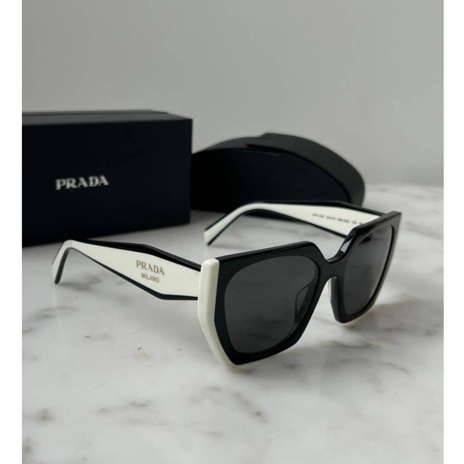 PRADA キャットアイサンクラス PR15WS 23A60B Prada NEW Prada PR15WS Cat Eye Sunglasses in Black | Grailed