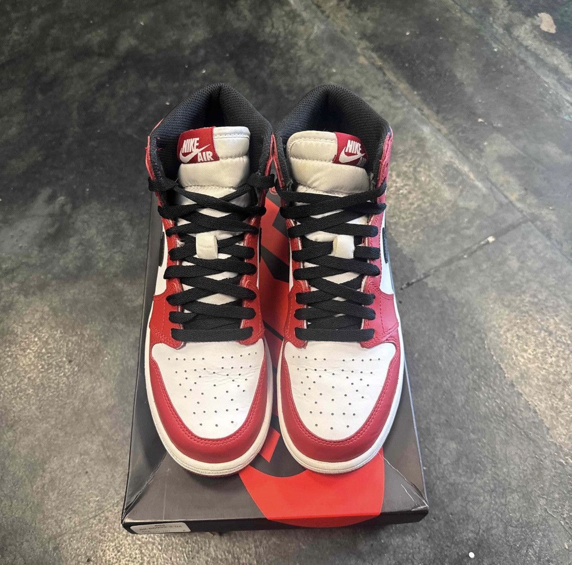 Nike Jordan 1 Chicago (2015) Size US 7 / EU 40 - 3 Thumbnail