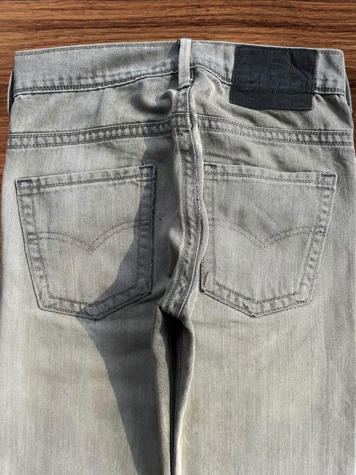 Levi's × Levi's Vintage Clothing Vintage Y2K Levi’s Grey Wash Distressed Slim Straight Jeans Size US 28 / EU 44 - 4 Thumbnail