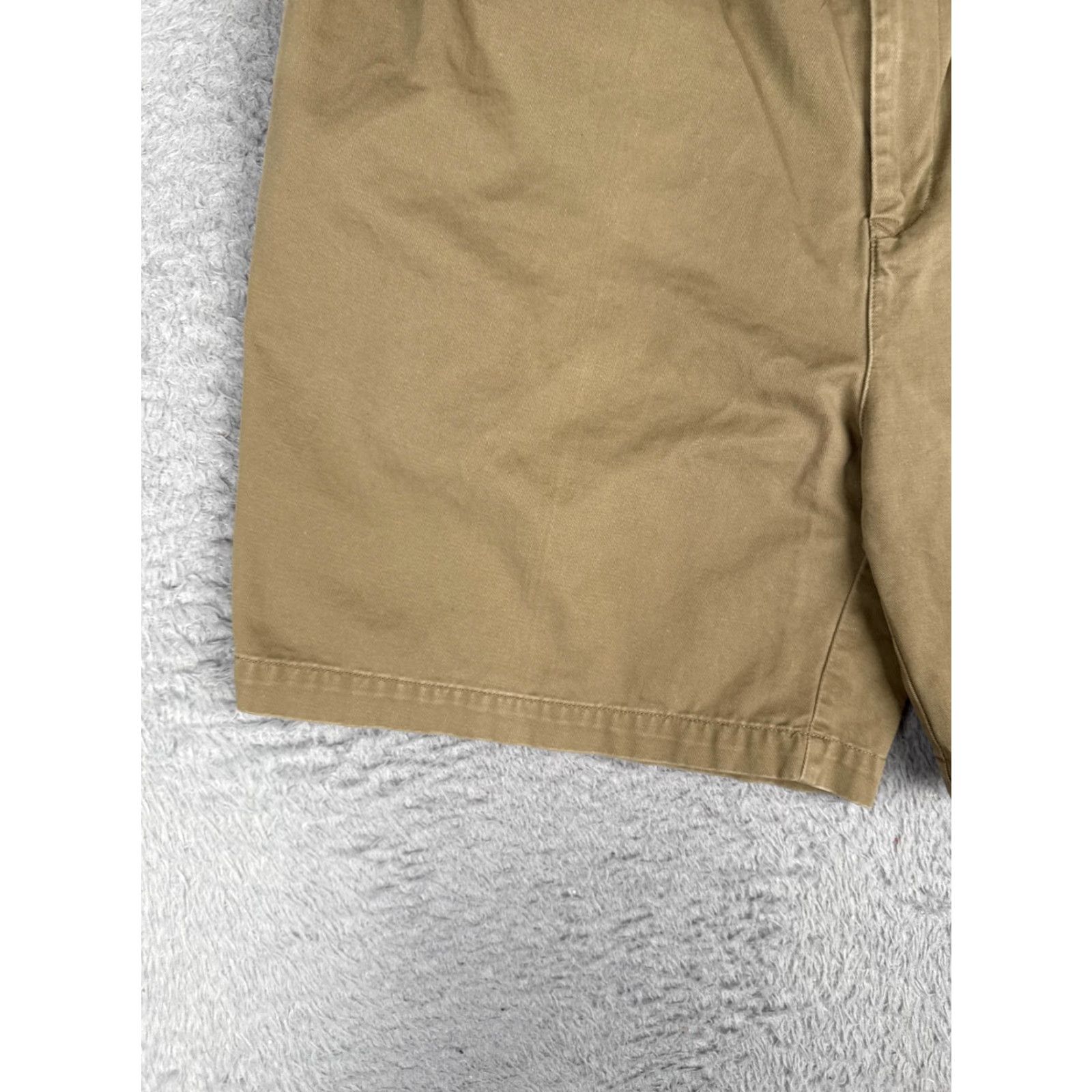 Tommy Hilfiger Tommy Hilfiger Shorts Mens 36 Beige Chino Pleated 8 Inseam Casual Summer Size US 36 / EU 52 - 3 Thumbnail