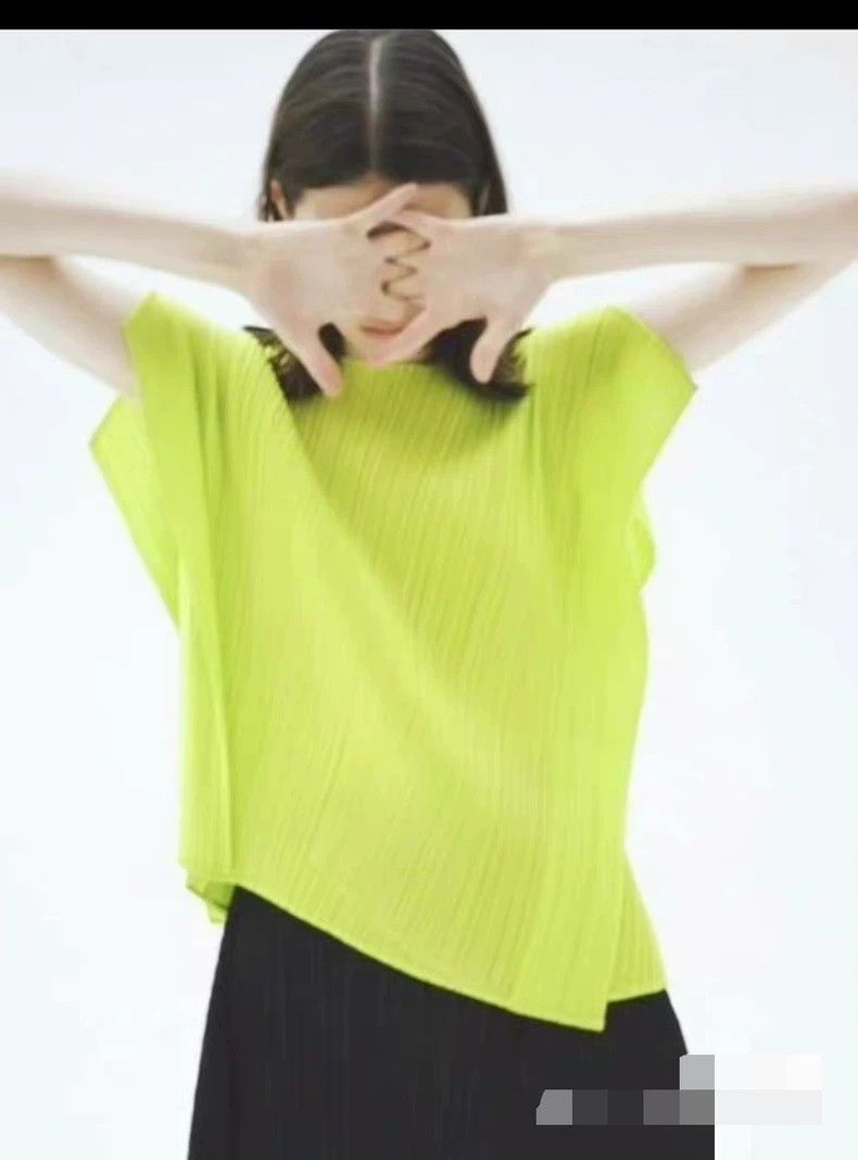 Issey Miyake Issey Miyake size:3 Bright green pleated short-sleeved shi Size M / US 6-8 / IT 42-44 - 1 Thumbnail