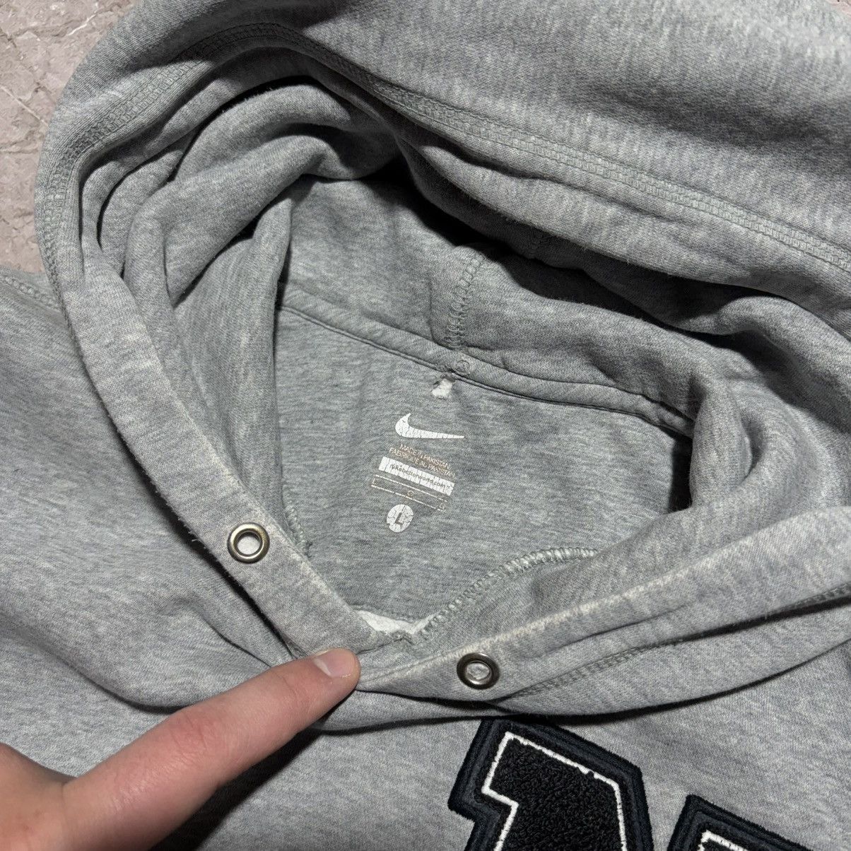Nike Vintage Nike Baggy Hoodie Big Logo Swoosh L Size US L / EU 52-54 / 3 - 3 Thumbnail