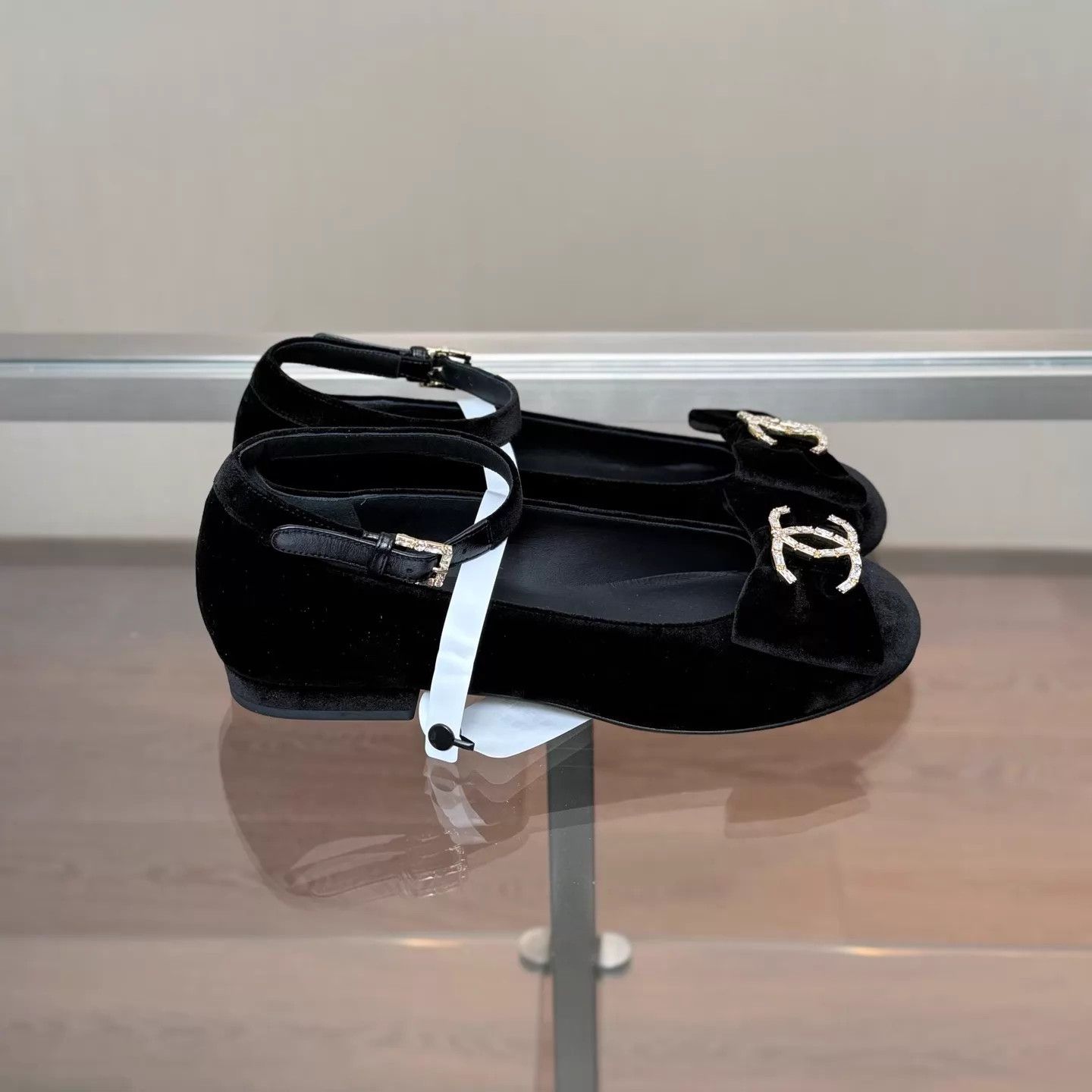 Chanel Chanel 24k velvet crystal buckle Mary Janes 36 new Size US 5.5 / IT 35.5 - 3 Thumbnail