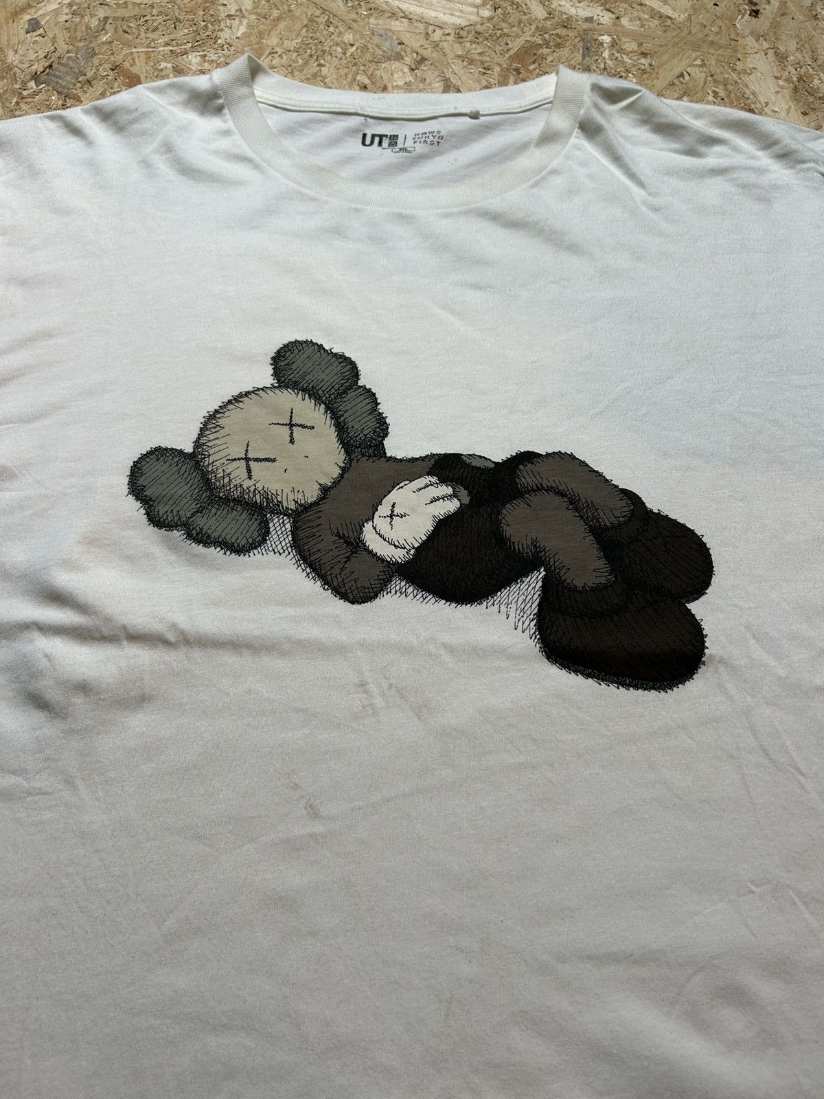 Kaws × Uniqlo Uniqlo Kaws Tokyo First Tee Size US XXL / EU 58 / 5 - 2 Thumbnail