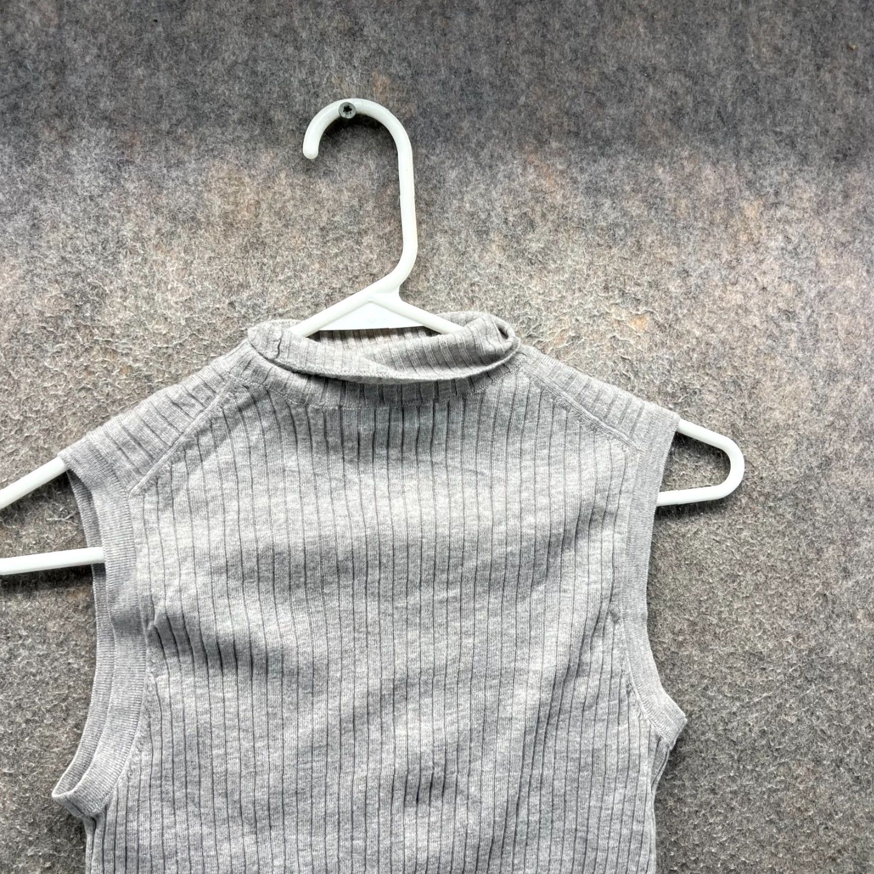Vince Vince Top Women XS Gray Ribbed Turtle Neck Knit Shirt Sleeveless Mock Neck Pullover Casual Basic Vintage No Size XS / US 0-2 / IT 36-38 - 7 Thumbnail