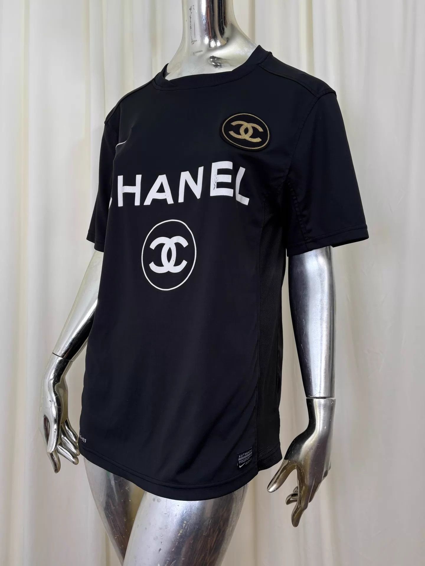 Chanel Vintage Chanel x Nike Japan Limited Short Sleeve T-Shirt XL Size US XL / EU 56 / 4 - 1 Thumbnail