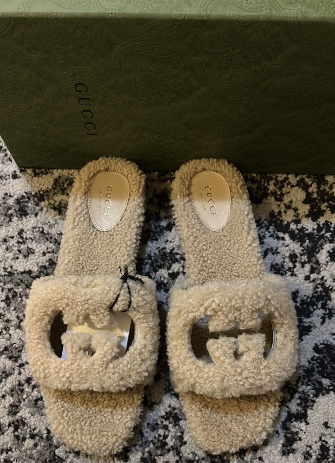 Gucci Gucci Interlocking G Fur Sandal Size US 9 / IT 39 - 2 Thumbnail