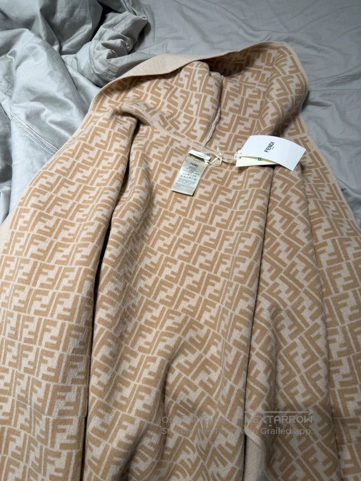 Fendi Fendi Beige Patterned Cloak Size 4. Size US S / EU 44-46 / 1 - 1 Thumbnail
