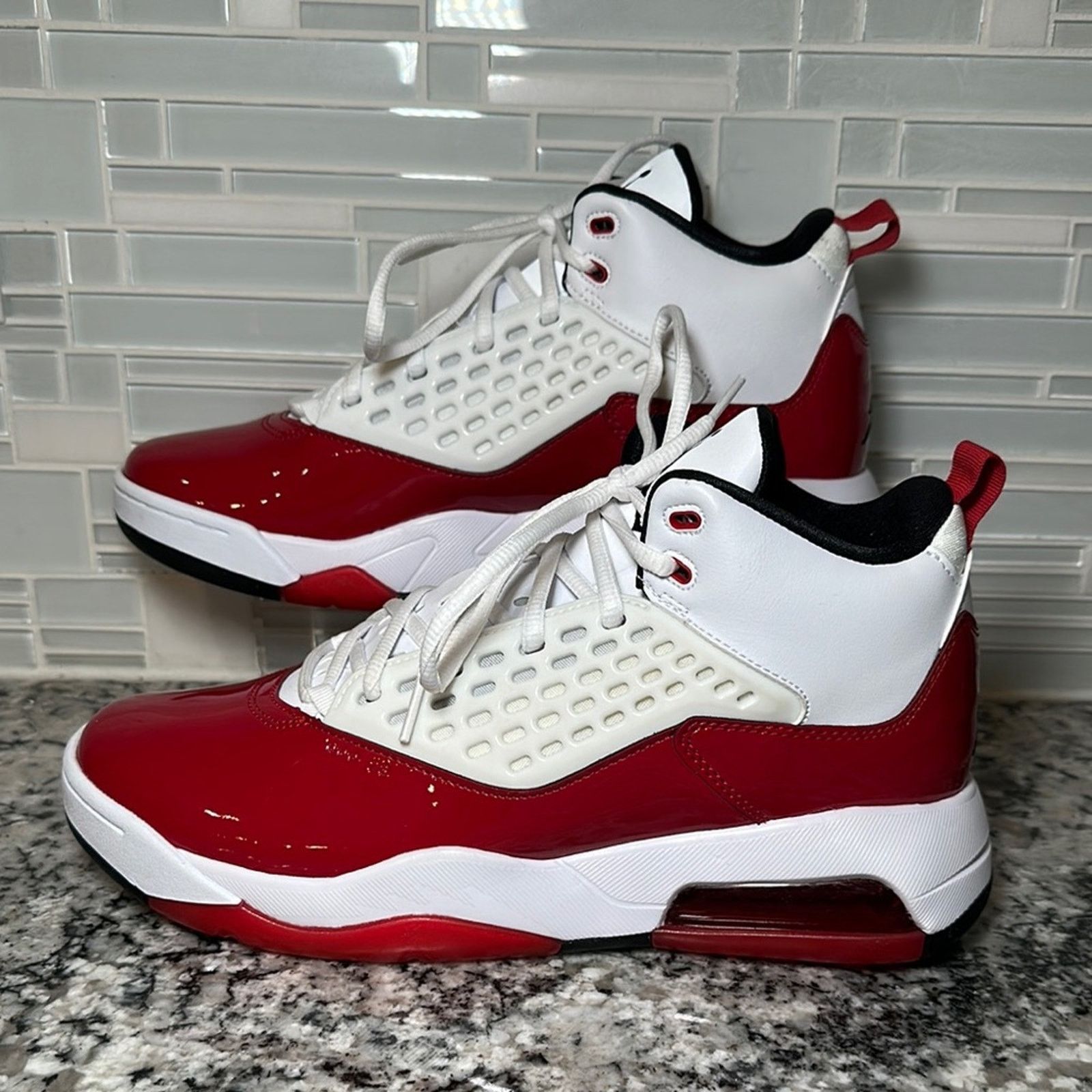Jordan Maxin 200 White Black Gym Red Sneakers - 10