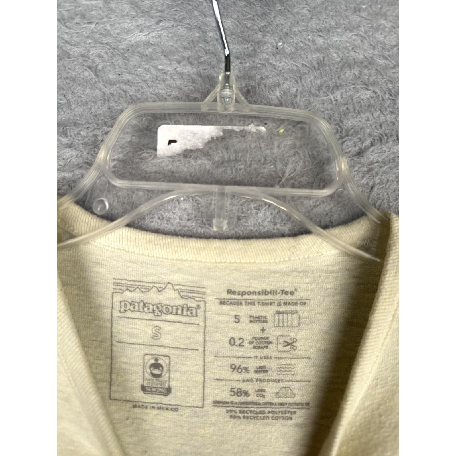 Patagonia Patagonia Shirt Mens Small Yellow Crew Neck Long Sleeve P-6 Logo Tagless Tee Size US S / EU 44-46 / 1 - 7 Thumbnail