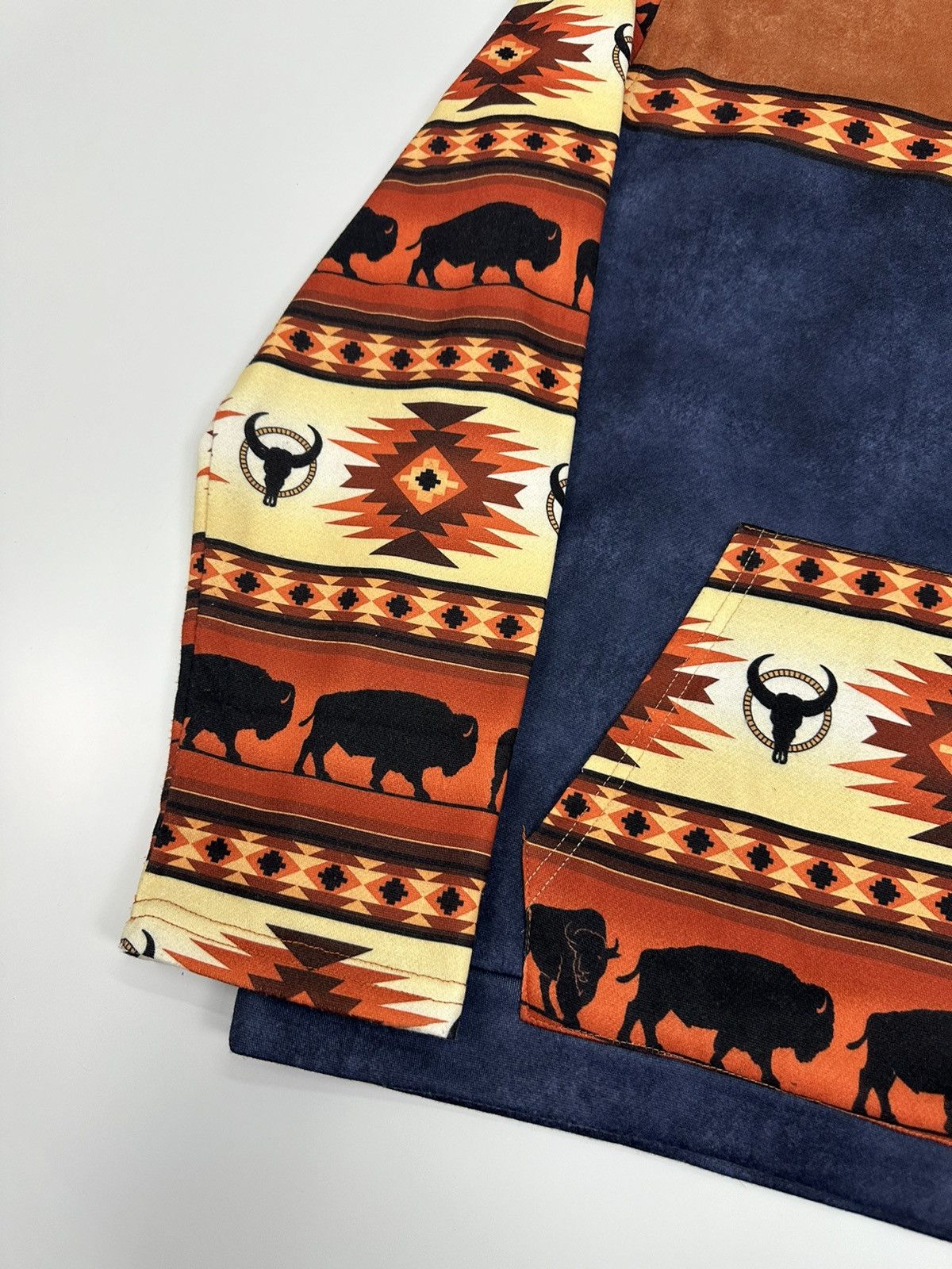 Vintage Vintage Native Yellow Stone Bulls Printed Sweatshirt A614 Size US XL / EU 56 / 4 - 2 Thumbnail