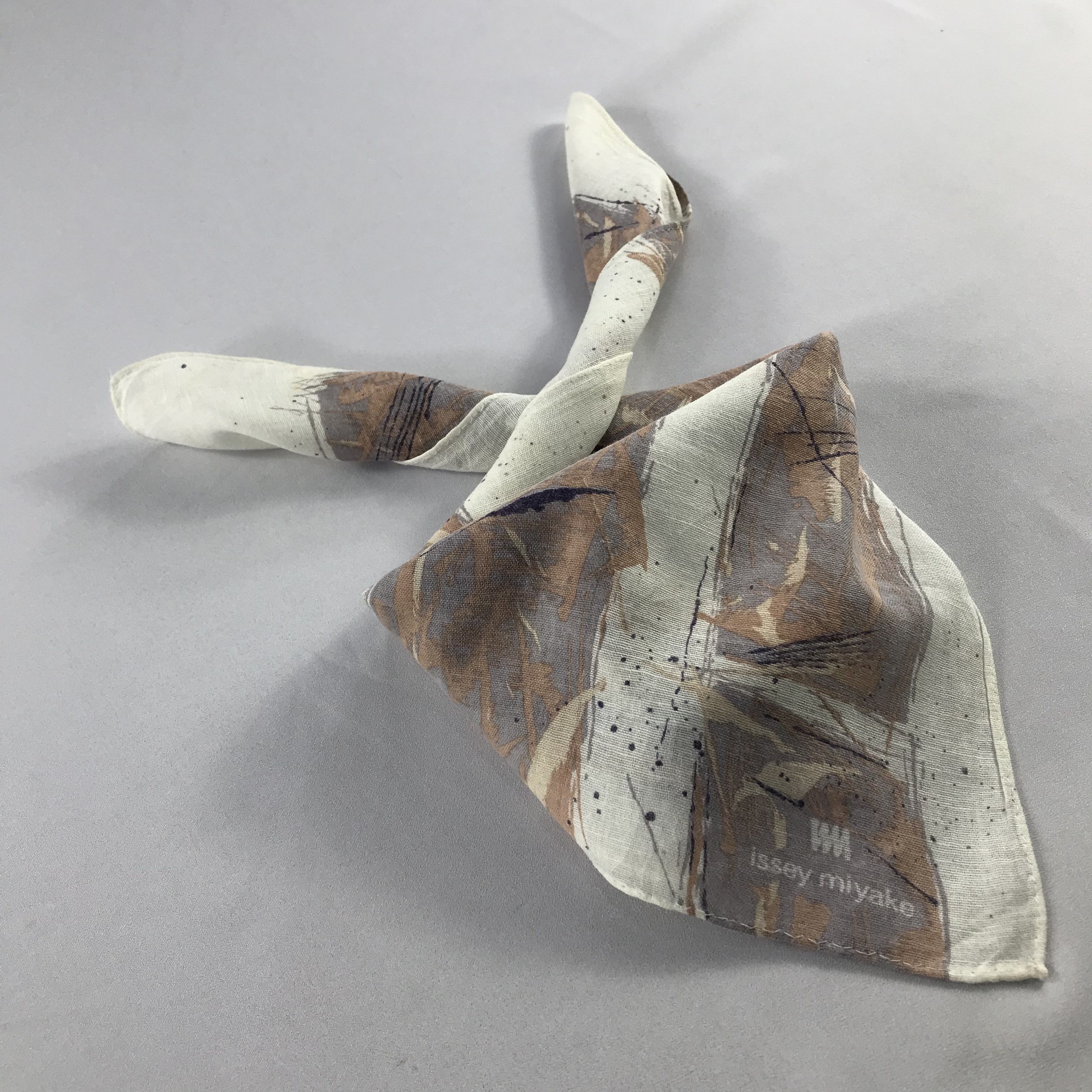 Issey Miyake Issey Miyake Handkerchief / Bandana / Neckerchief C568 Size ONE SIZE - 1 Thumbnail