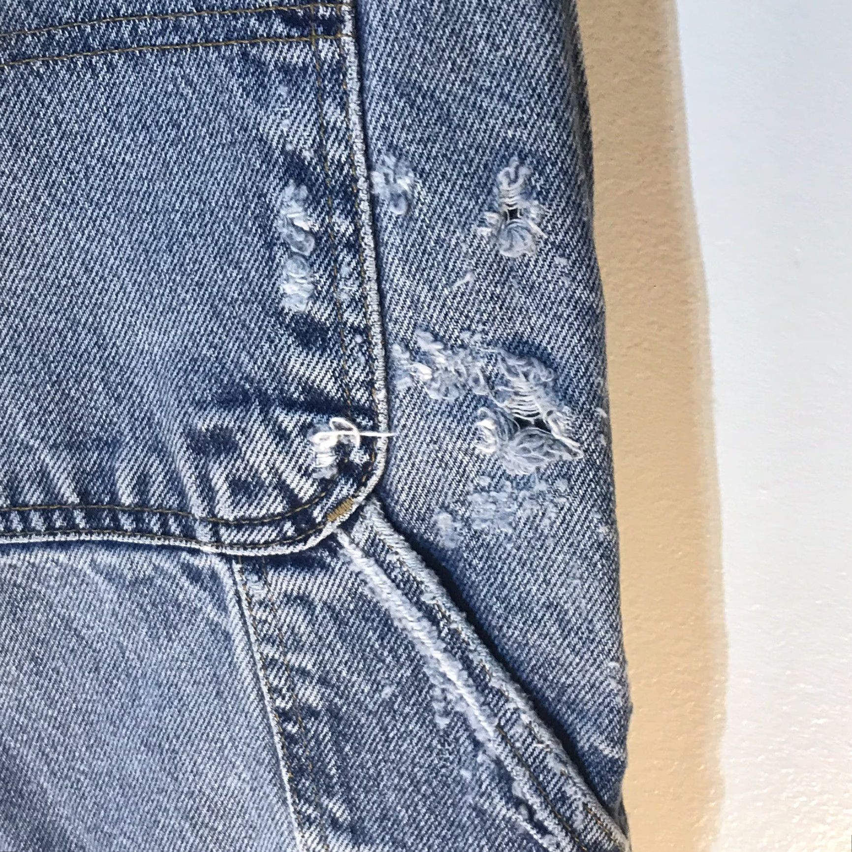 Tommy Hilfiger VINTAGE Tommy Hilfiger Men's Shorts Light Wash Blue Denim 34 Casual Summer 90s Size US 34 / EU 50 - 4 Thumbnail