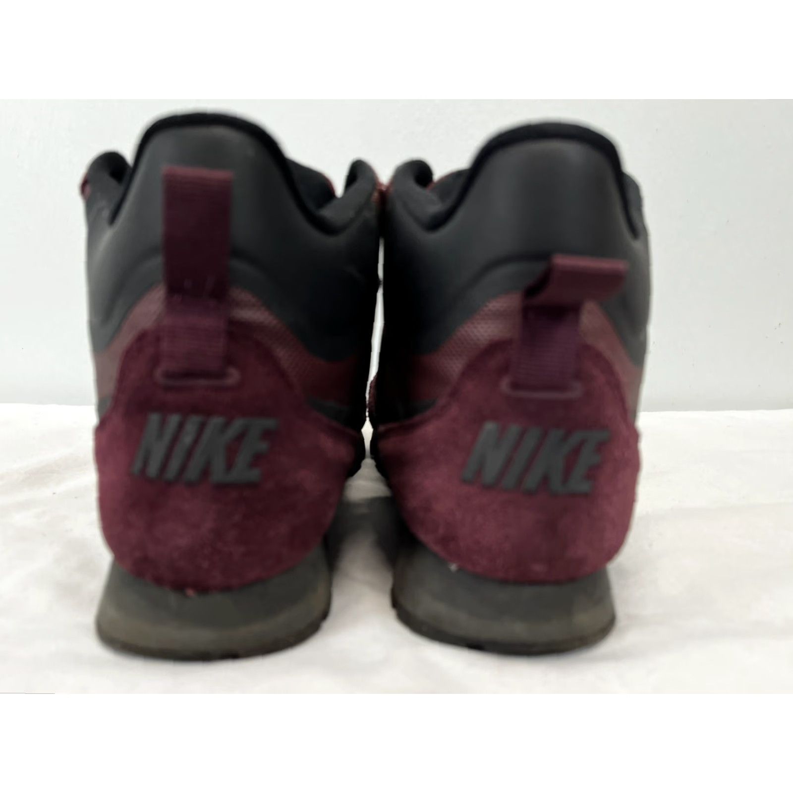 Nike Nike MD Runner 2 Mid Prem Hi Top Trainers 845059 Sneakers Shoes Size 8 Burgundy Women Boots Athletic Shoes MD Runner Mid Top Nike MD Runner 8 Size M / US 6-8 / IT 42-44 - 4 Thumbnail