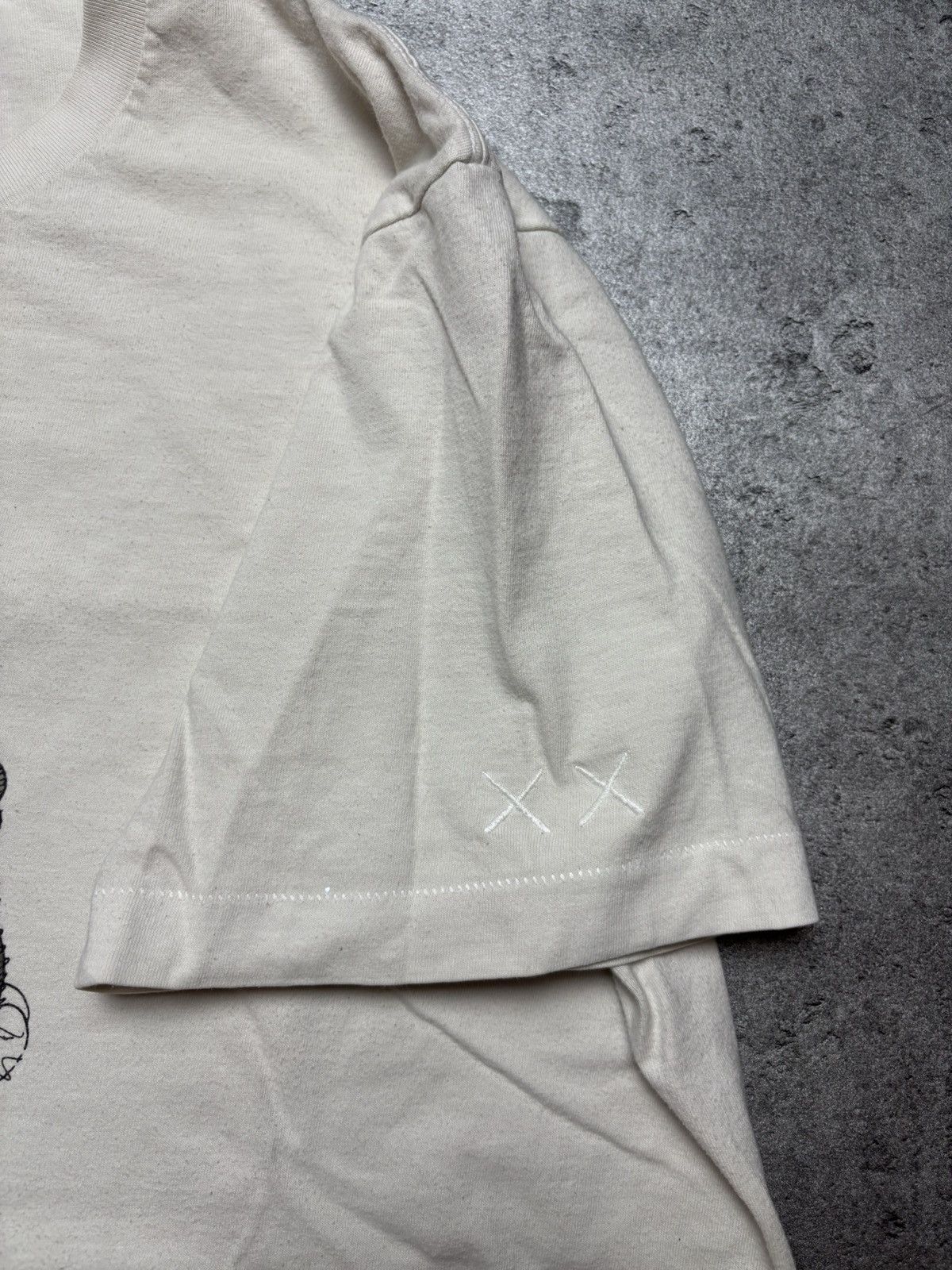 Kaws × Uniqlo Kaws Tee Size US XL / EU 56 / 4 - 3 Thumbnail