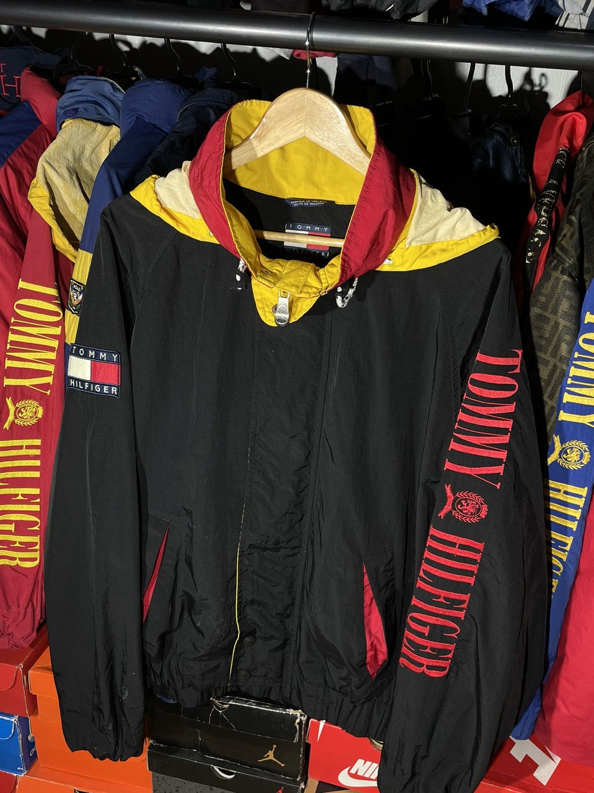 Tommy Hilfiger × Vintage Jacket Tommy Hilfiger Spell Out 90’s Vintage Size US L / EU 52-54 / 3 - 3 Thumbnail