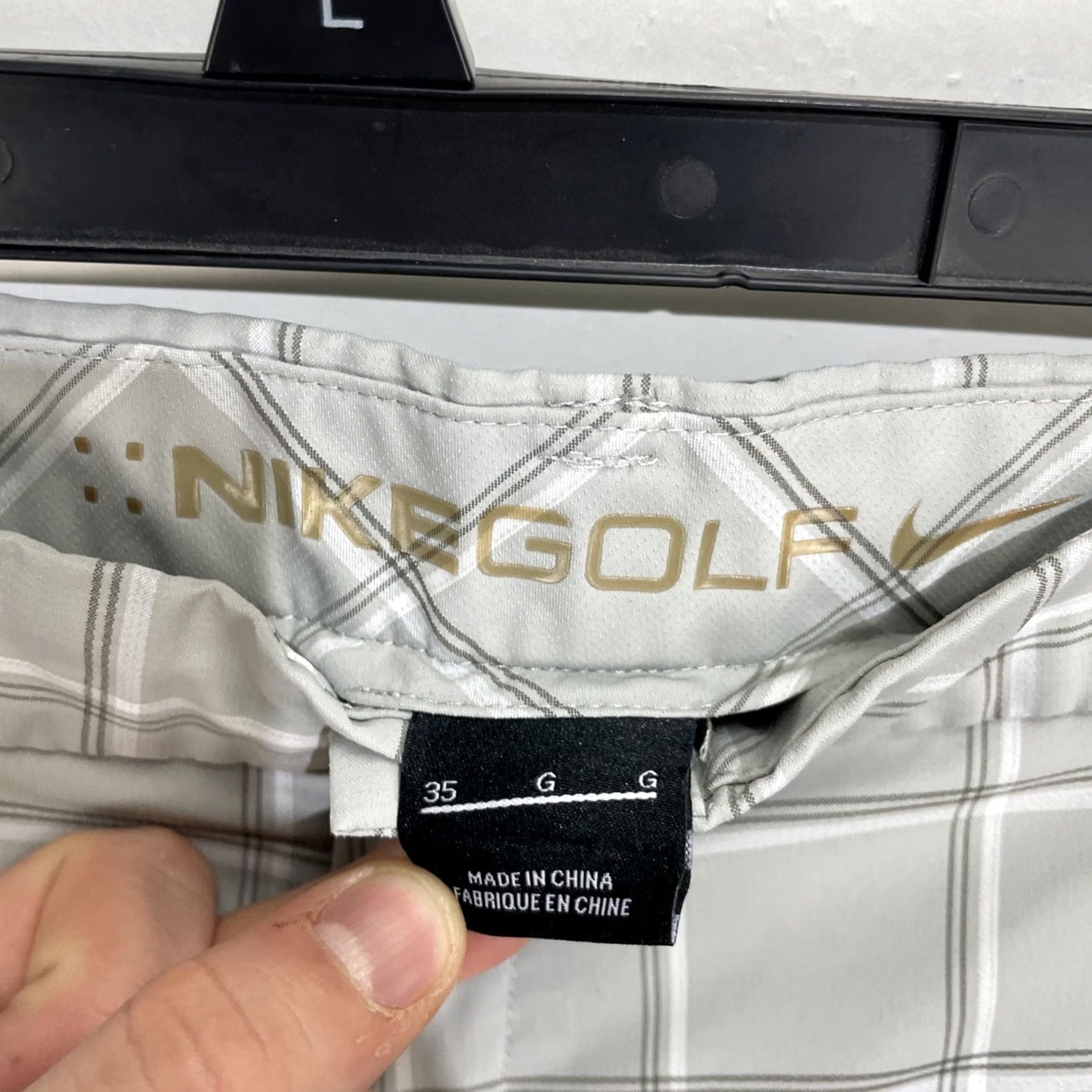 Nike Nike Golf Men’s Shorts Bermuda 35 White Grey Plaid Flat Front Dri Fit Casual Summer Spring Fall Mens Size US 35 - 7 Thumbnail