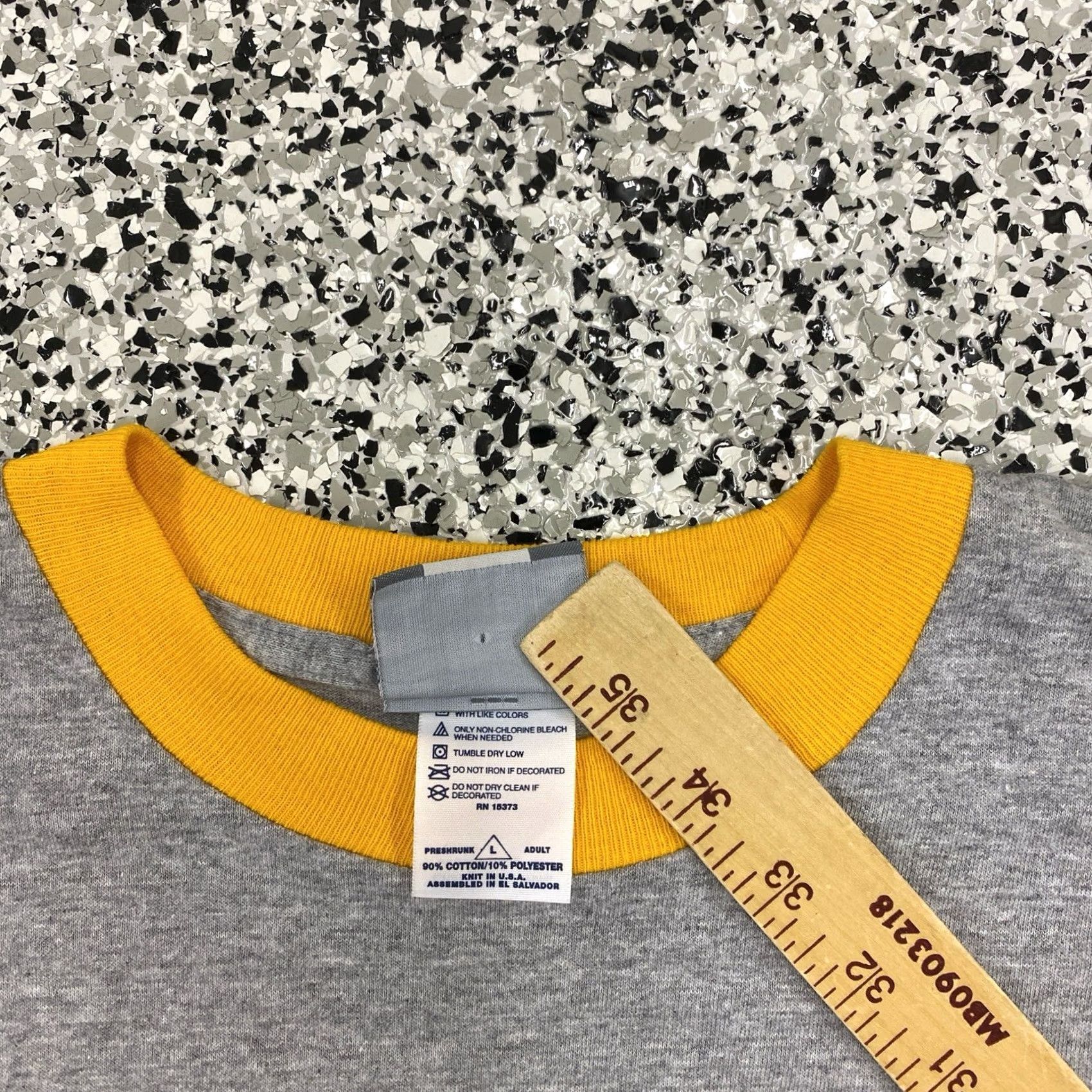 Vintage VINTAGE University of Iowa Hawkeyes Tee L Gray Mens Short Sleeve T-Shirt Size US L / EU 52-54 / 3 - 4 Thumbnail