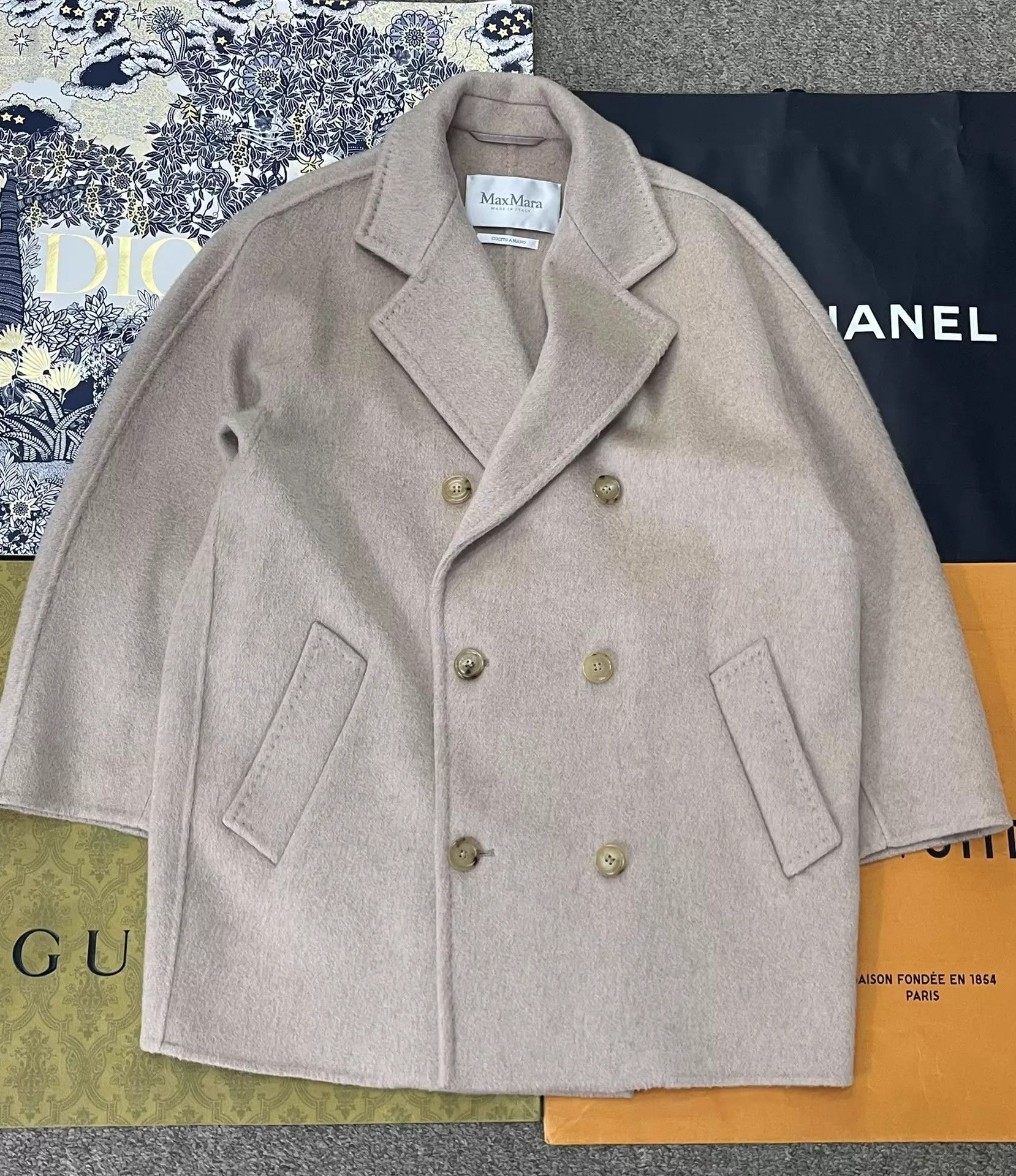 Max Mara maxmara short double-breasted cashmere coat 38 Size XS / US 0-2 / IT 36-38 - 1 Thumbnail