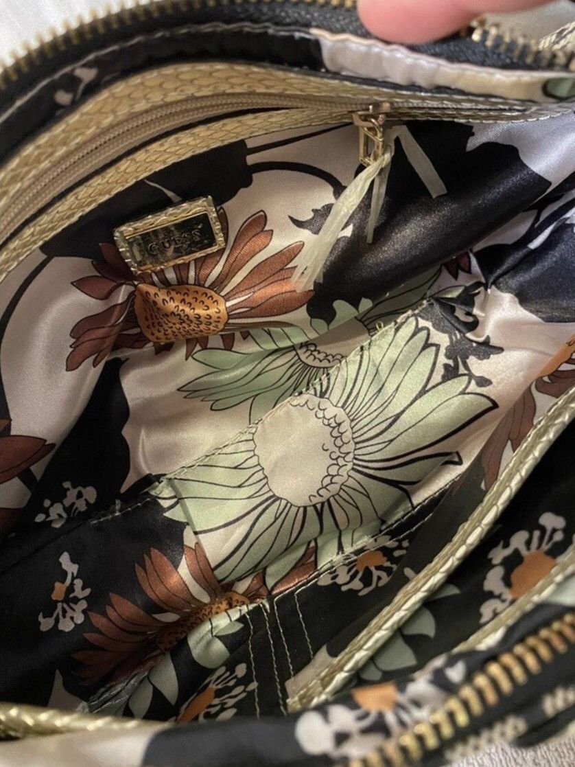 Guess GUESS Vintage 90s 2000s Y2k Signature Shoulder Bag Size ONE SIZE - 6 Thumbnail
