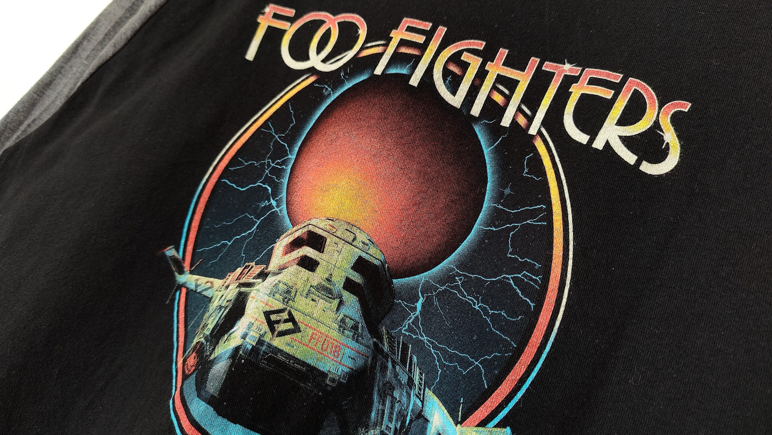 Band Tees Foo Fighter Space Shuttle Red Moon Raglan Longsleeve Size US L / EU 52-54 / 3 - 3 Thumbnail