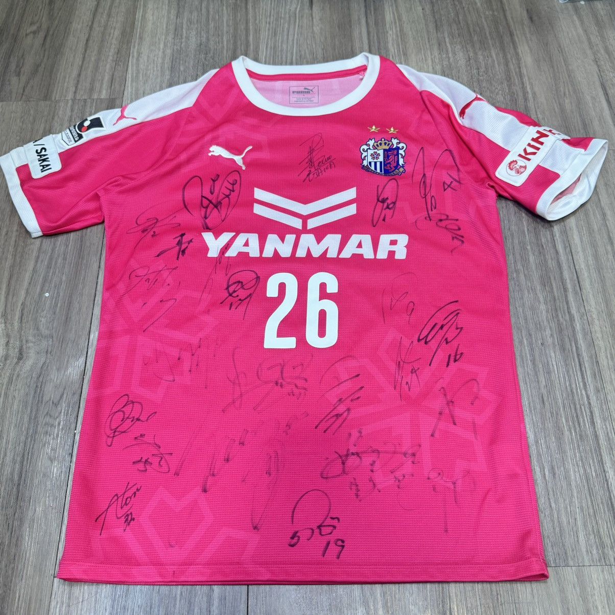 Puma Osaka Cerezo 2018 squad signed jersey Size US M / EU 48-50 / 2 - 1 Thumbnail