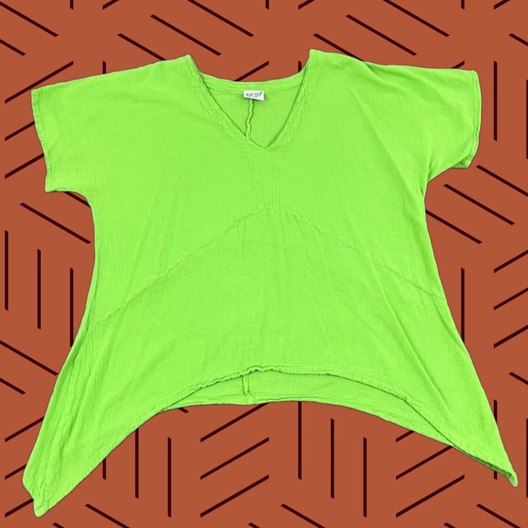 Vintage OH MY GAUZE Womens Size 3 Green V-Neck Blouse Short Sleeve Cotton Gauze Asymmetric Hem Lagenlook Casual Stylish Women's shirt Size XS / US 0-2 / IT 36-38 - 1 Thumbnail