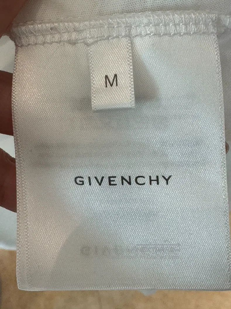 Givenchy Givenchy White Big Ripped Short Sleeve Size US M / EU 48-50 / 2 - 4 Thumbnail