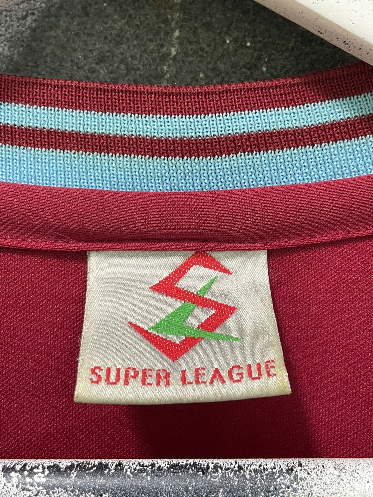 Vintage Vintage Burnley 2001/2002 Super League Football Shirt Jersey Size US L / EU 52-54 / 3 - 11 Thumbnail
