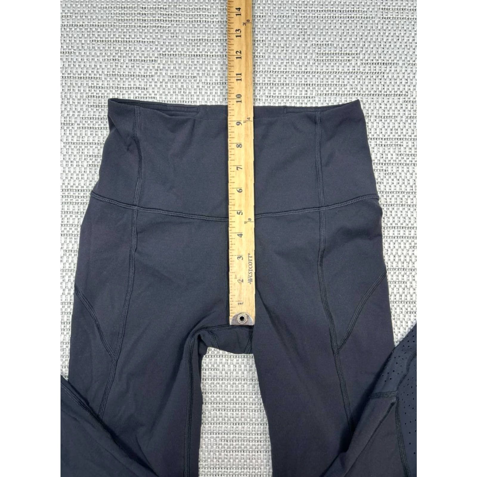 Lululemon Lululemon Leggings Womens 4 Black Logo Mid Rise Athleisure Running Size 27" / US 4 / IT 40 - 5 Thumbnail