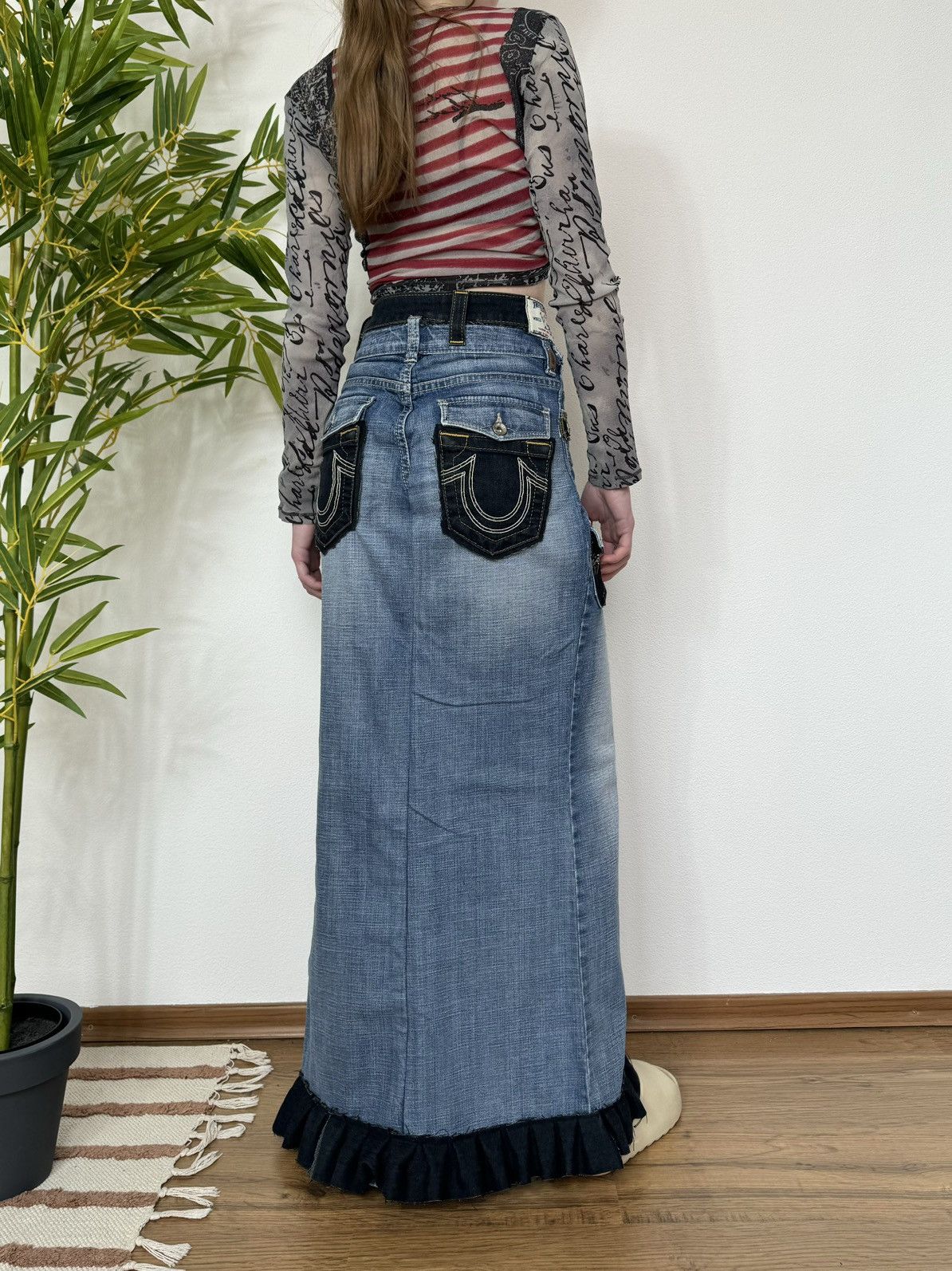 True Religion TRUE RELIGION RECYCLE PLEATED CONTRAST STITCH DENIM SKIRT Size 25" / US 0 / IT 36 - 12 Thumbnail