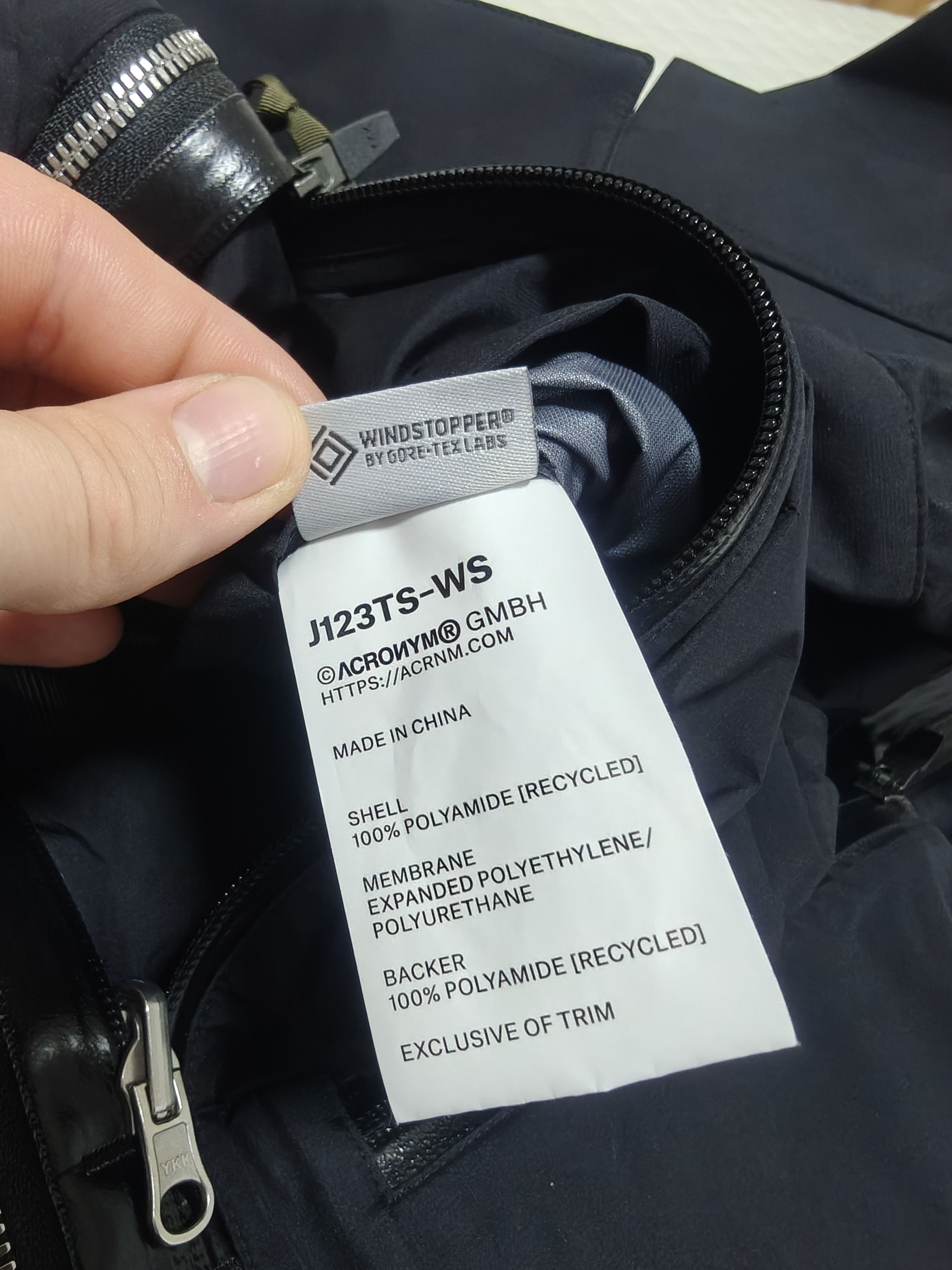Acronym Acronym J123TS-WS 3L Windstopper® Tec Sys Interops Jacket Size US S / EU 44-46 / 1 - 18 Thumbnail