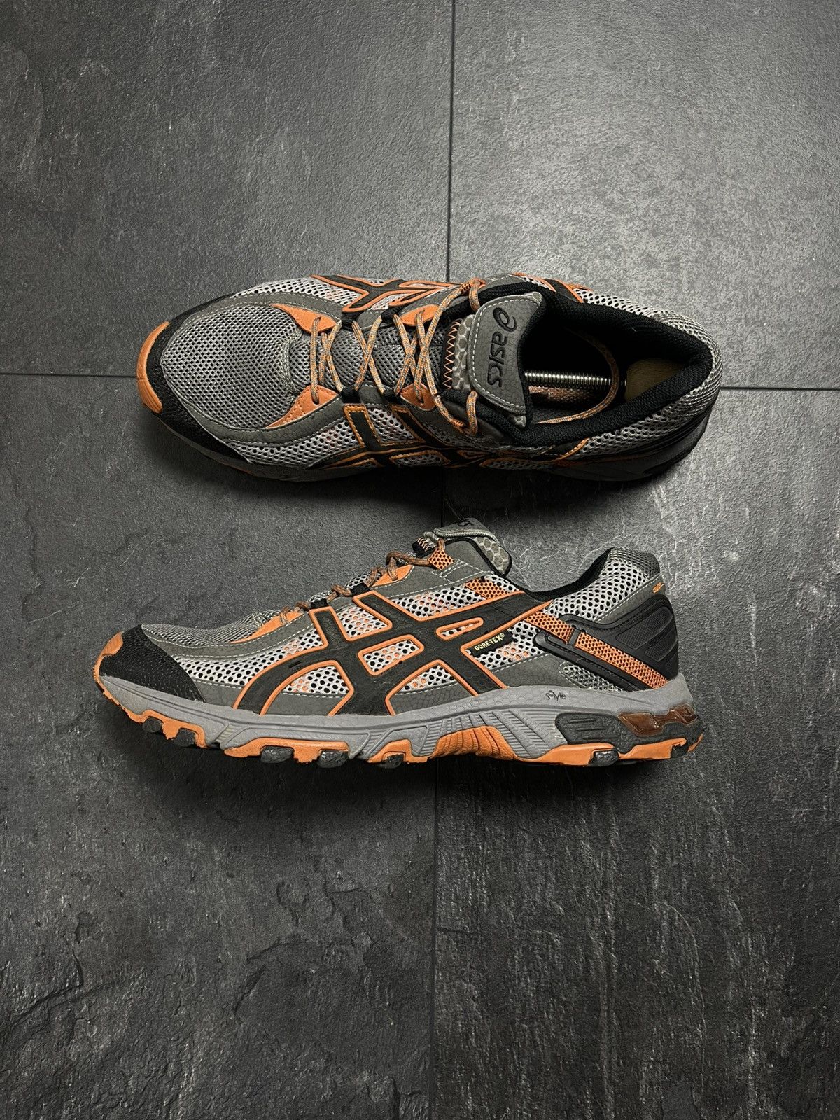 Asics Vintage asics gel low top sneakers gore tex Size US 11 / EU 44 - 9 Thumbnail