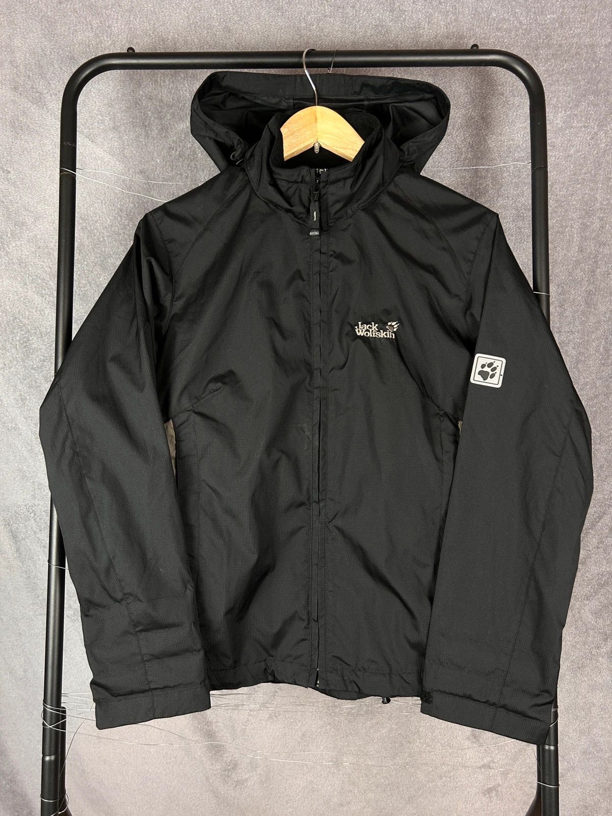Jack Wolfskin Jack Wolfskin black windbreaker jacket with hood Size US S / EU 44-46 / 1 - 1 Thumbnail