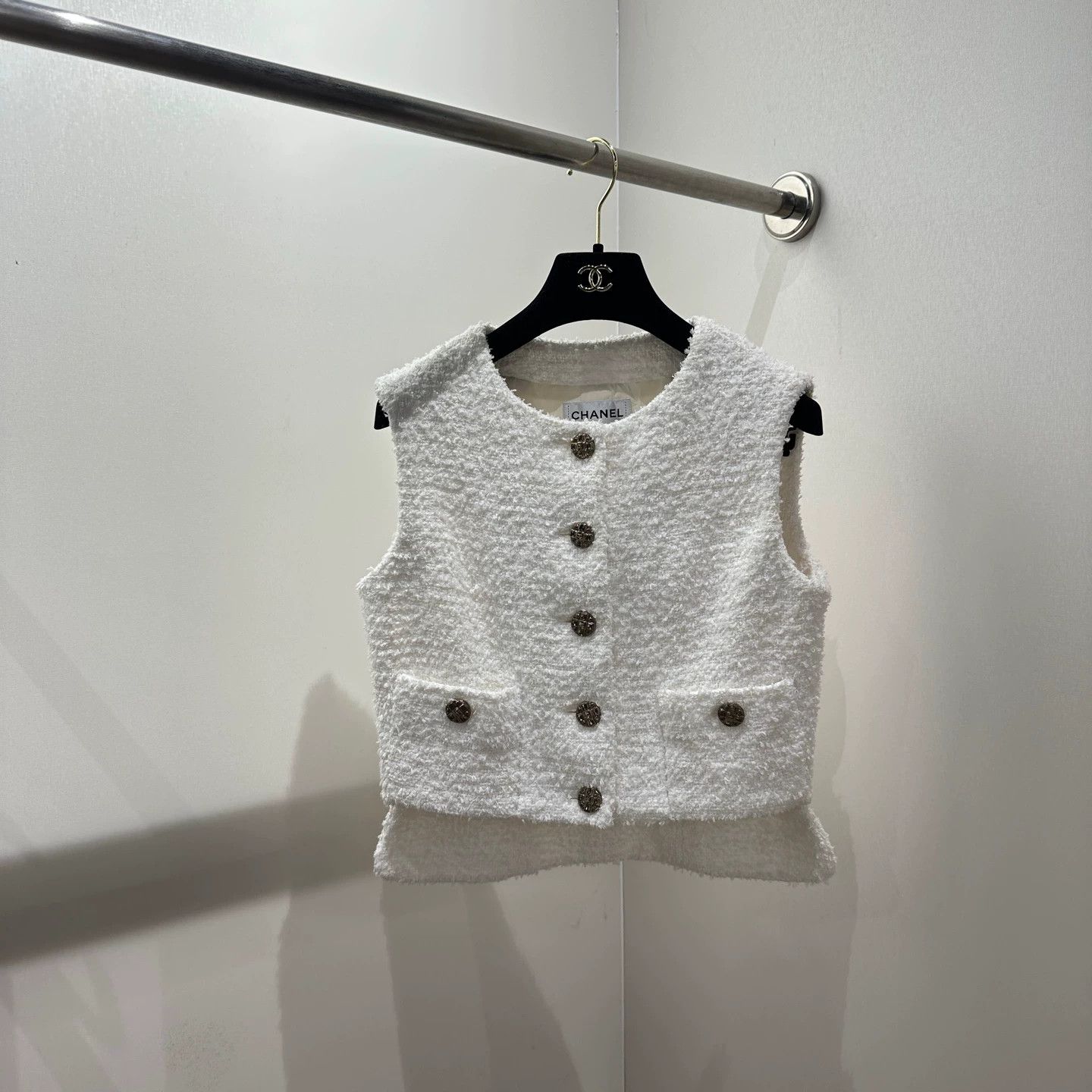 Chanel Chanel apr106 Crystal Logo Button Solid Cotton Vest 36 Size XS / US 0-2 / IT 36-38 - 1 Thumbnail