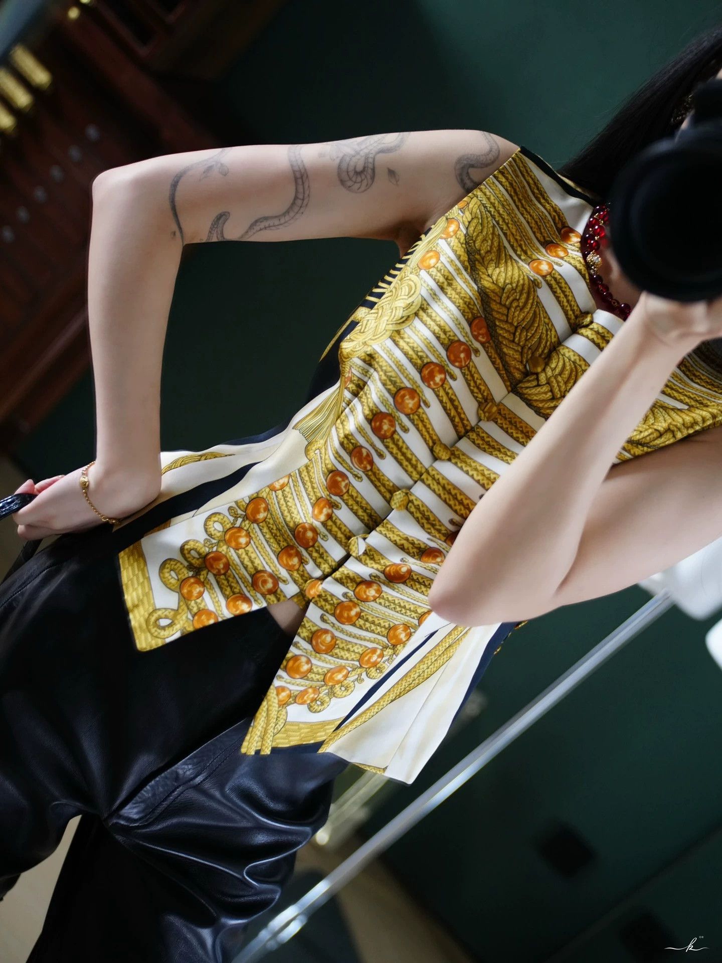Hermes Hermes Vintage Silk Printed Vest French 38 Side Button Pleats Size S / US 4 / IT 40 - 9 Thumbnail