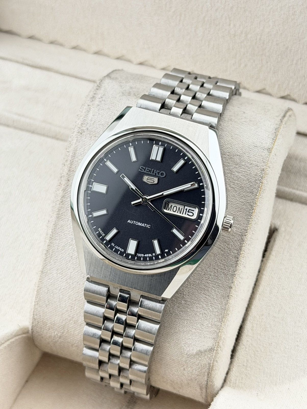 Seiko Seiko 5 Vintage Watch Black Dial Mens Automatic WristWatch Size 36 - 5 Thumbnail