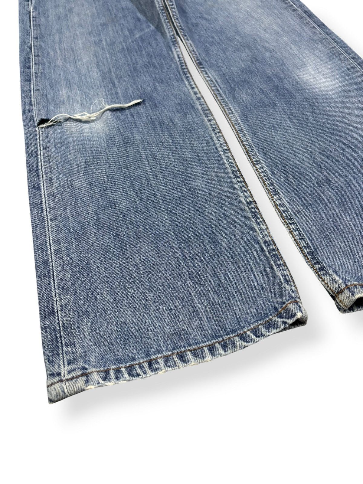 Levi's Vintage 90s Levis 501 Blue Wash Button Fly Distressed Jeans Size US 33 - 9 Thumbnail