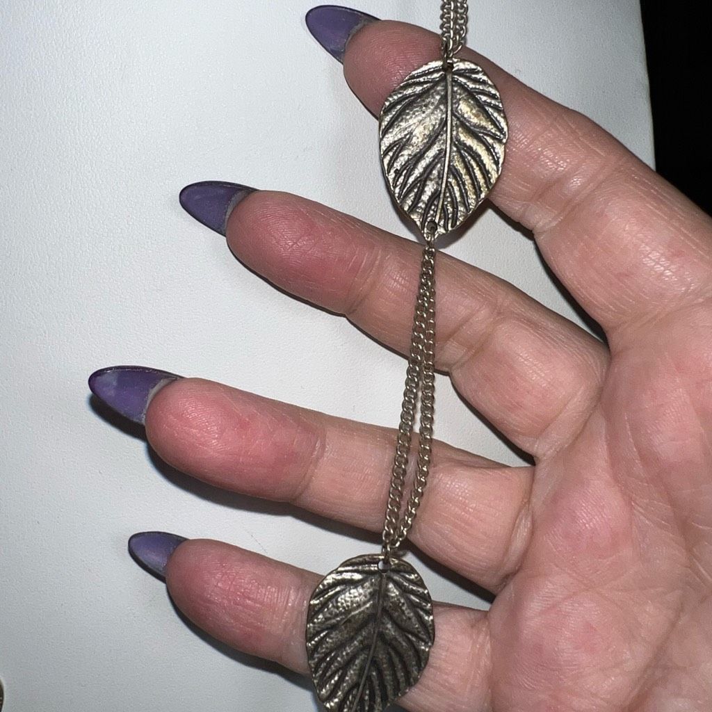 Vintage Vintage Burnished Silver Tone Leaf Necklace Size ONE SIZE - 4 Thumbnail